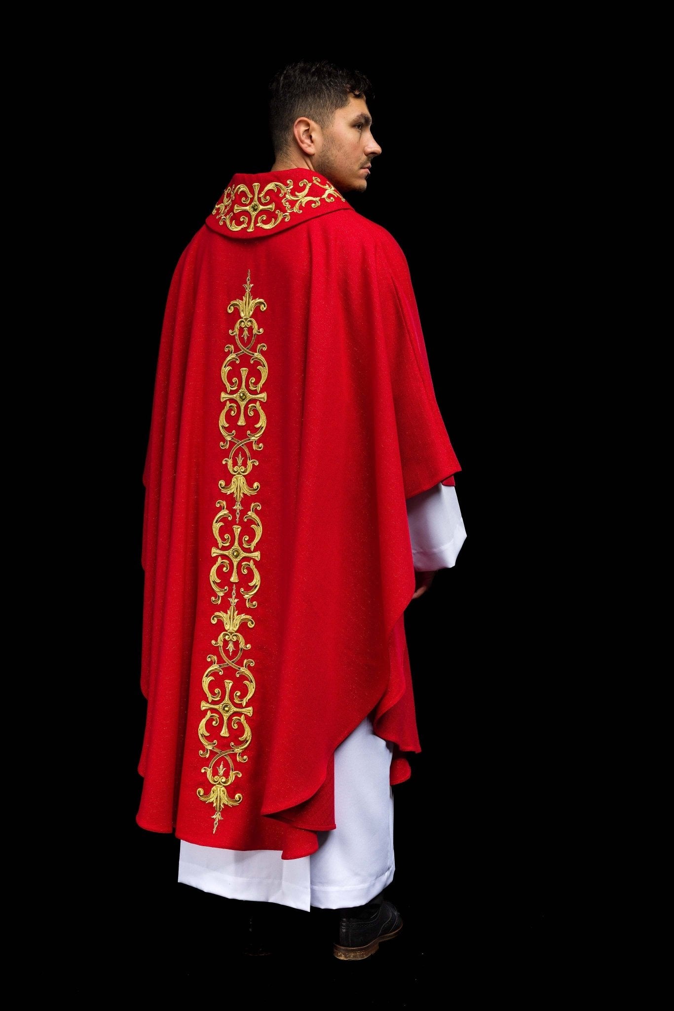 Red chasuble richly embroidered with gemstones LE/7014/02 - CHASUBLES.COM