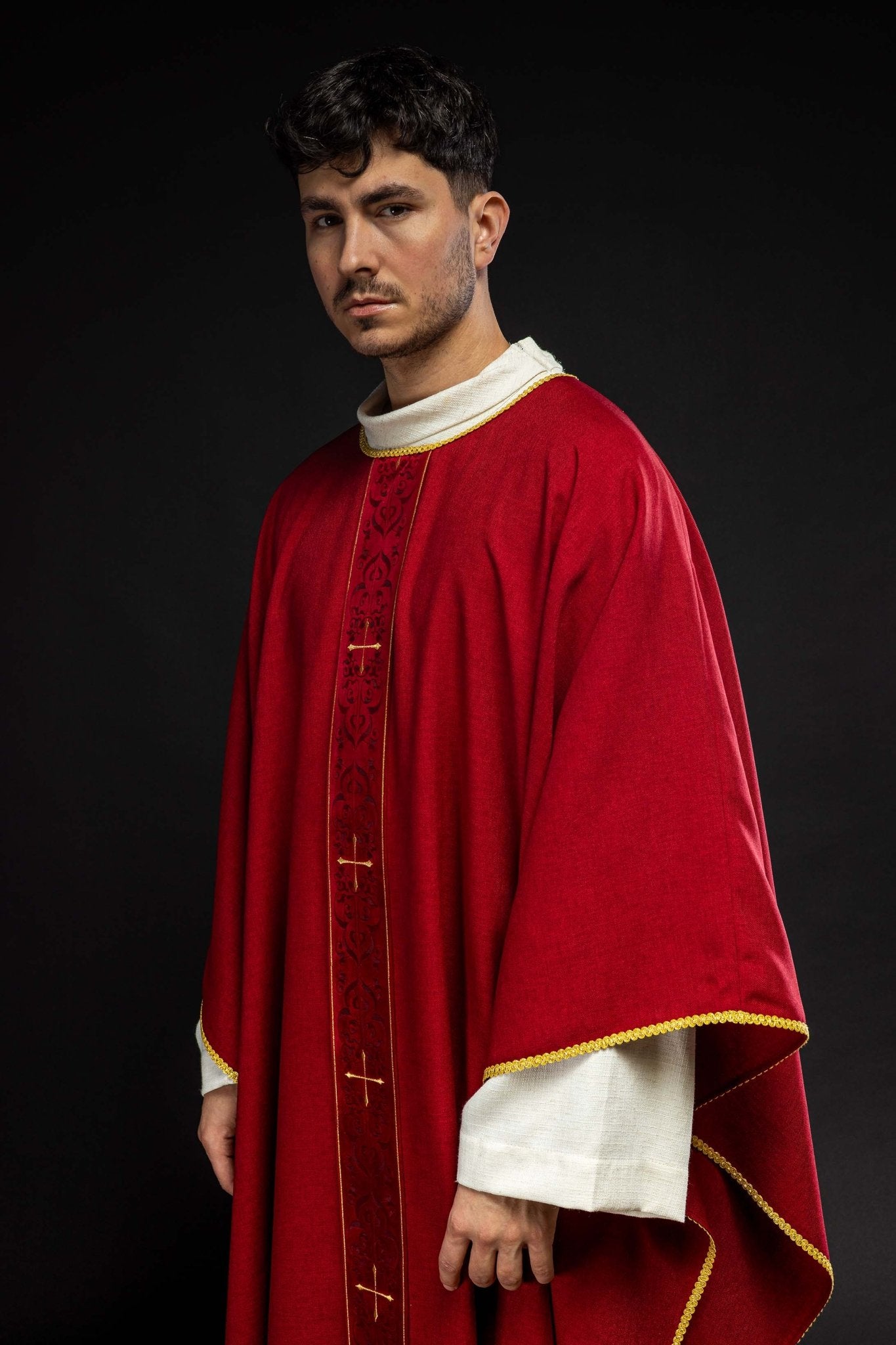 Red chasuble with an embroidered band of crosses LE/7074/02 - CHASUBLES.COM