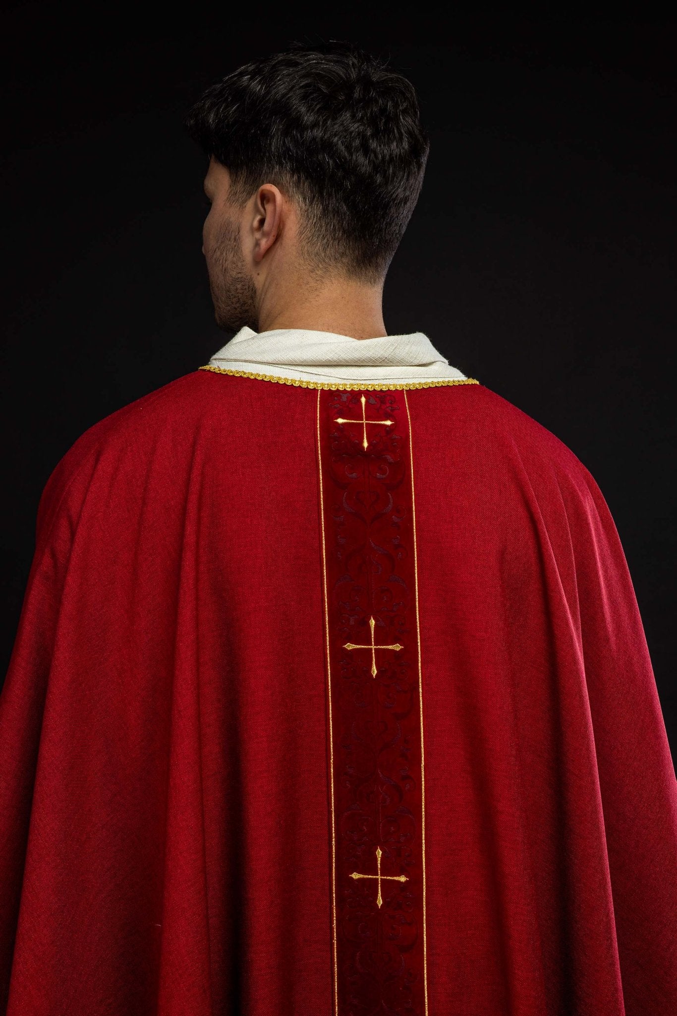 Red chasuble with an embroidered band of crosses LE/7074/02 - CHASUBLES.COM