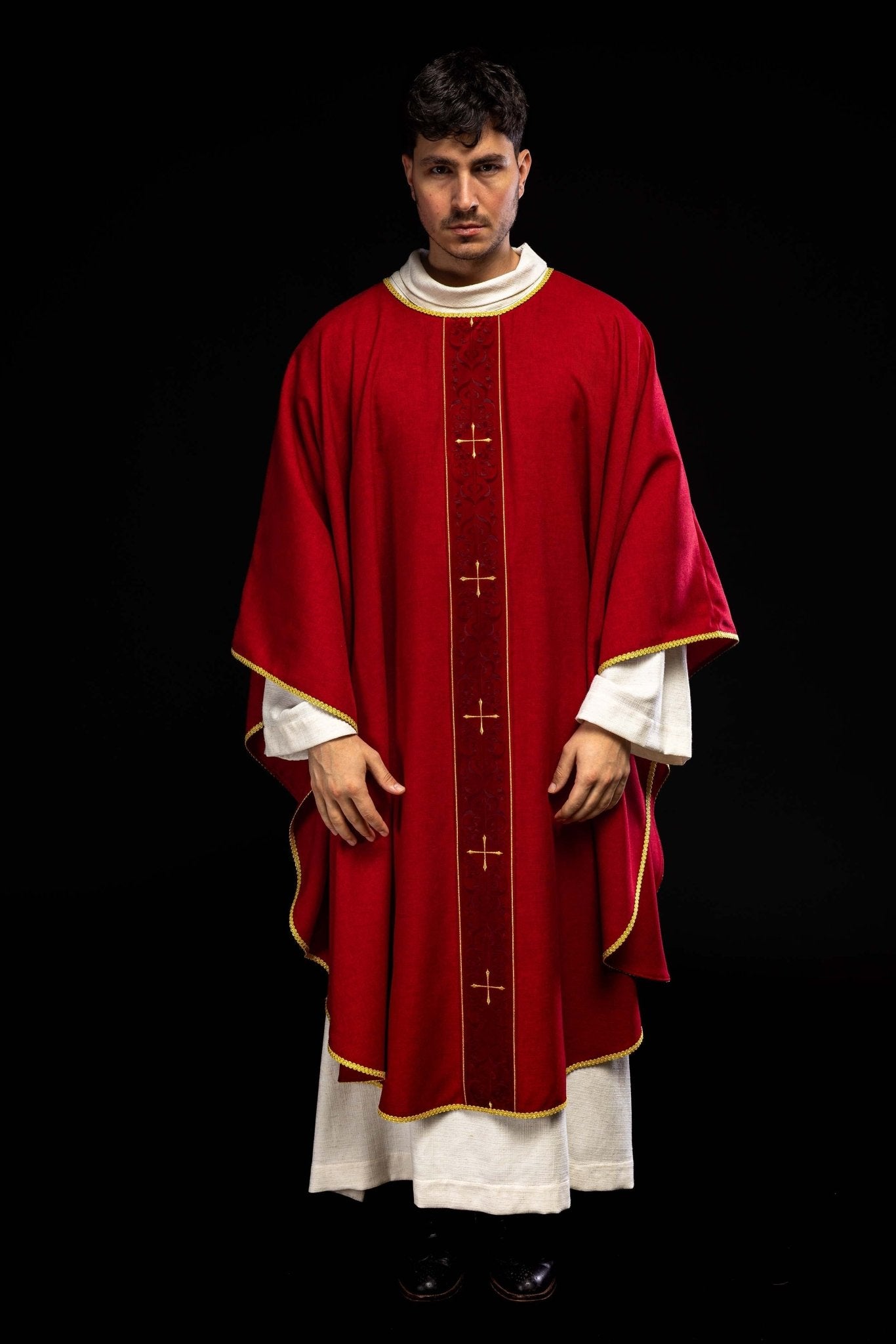 Red chasuble with an embroidered band of crosses LE/7074/02 - CHASUBLES.COM