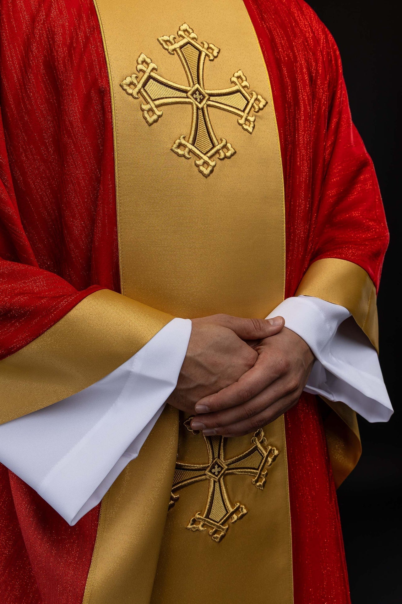 Red chasuble with an embroidered cross motif and a decorative fabric orphrey panel LE/7034/02 - CHASUBLES.COM