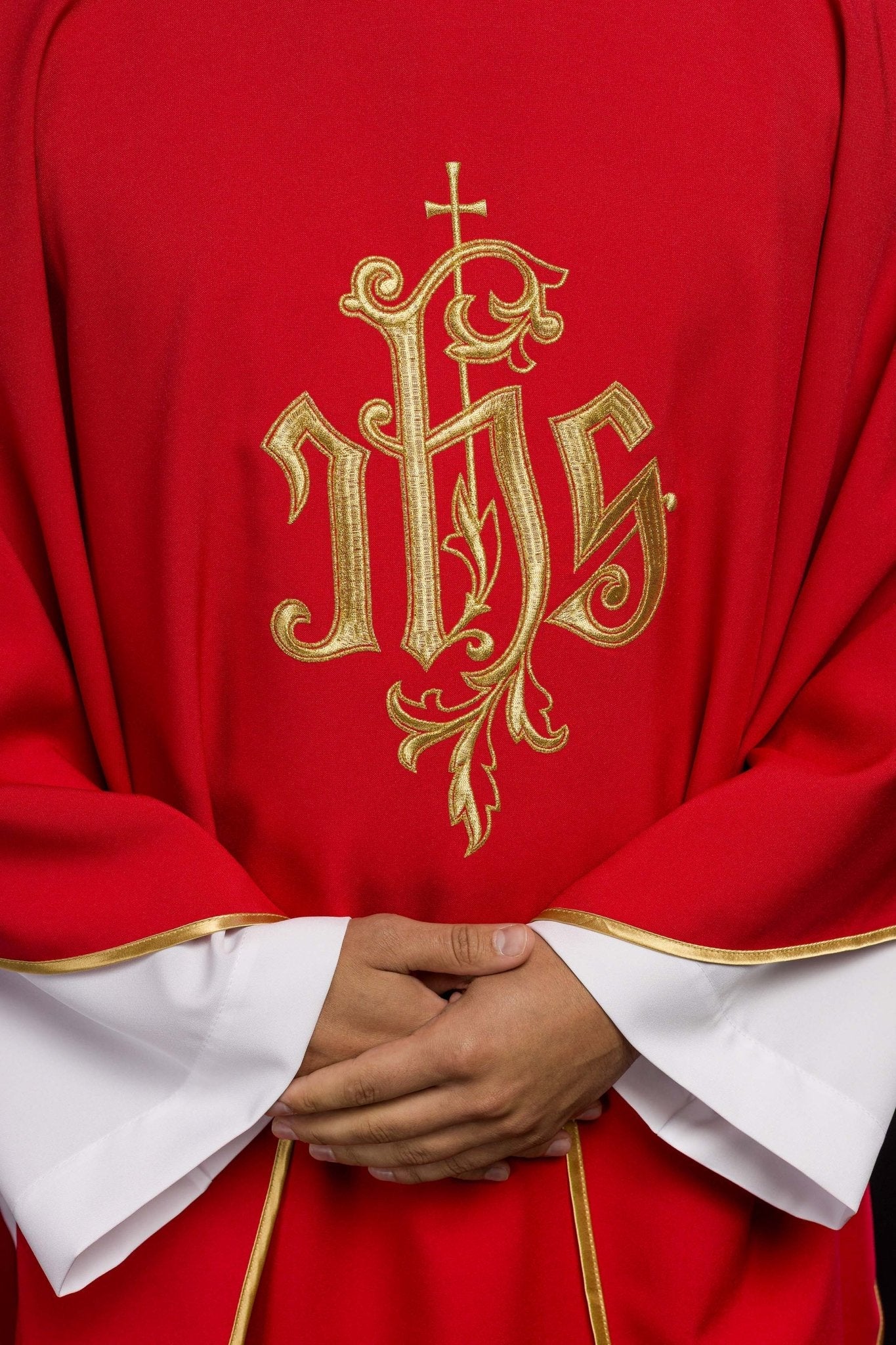 Red chasuble with classic gold JHS KOR/032/02/12 CZERWONY - HAFTINAUSA.COM