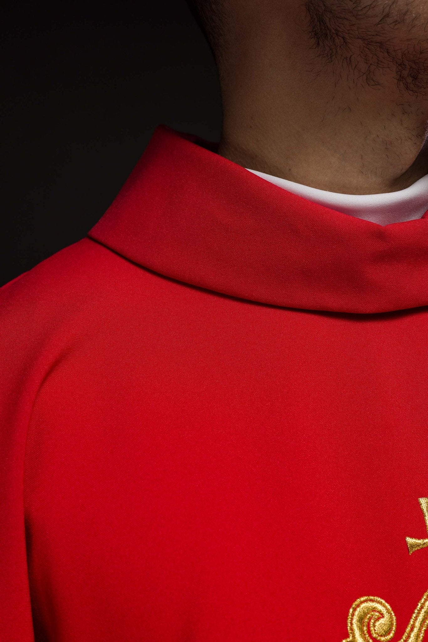 Red chasuble with classic gold JHS KOR/032/02/12 CZERWONY - HAFTINAUSA.COM