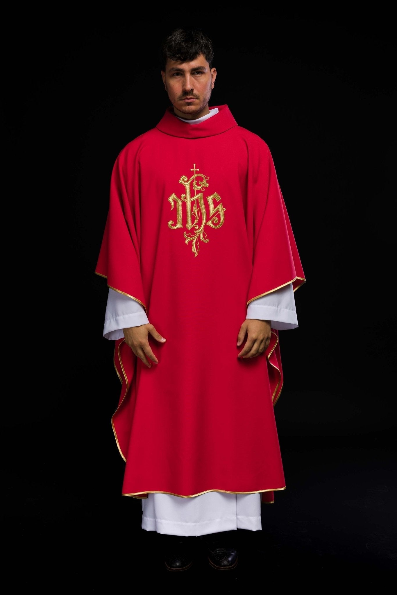 Red chasuble with classic gold JHS KOR/032/02/12 CZERWONY - HAFTINAUSA.COM