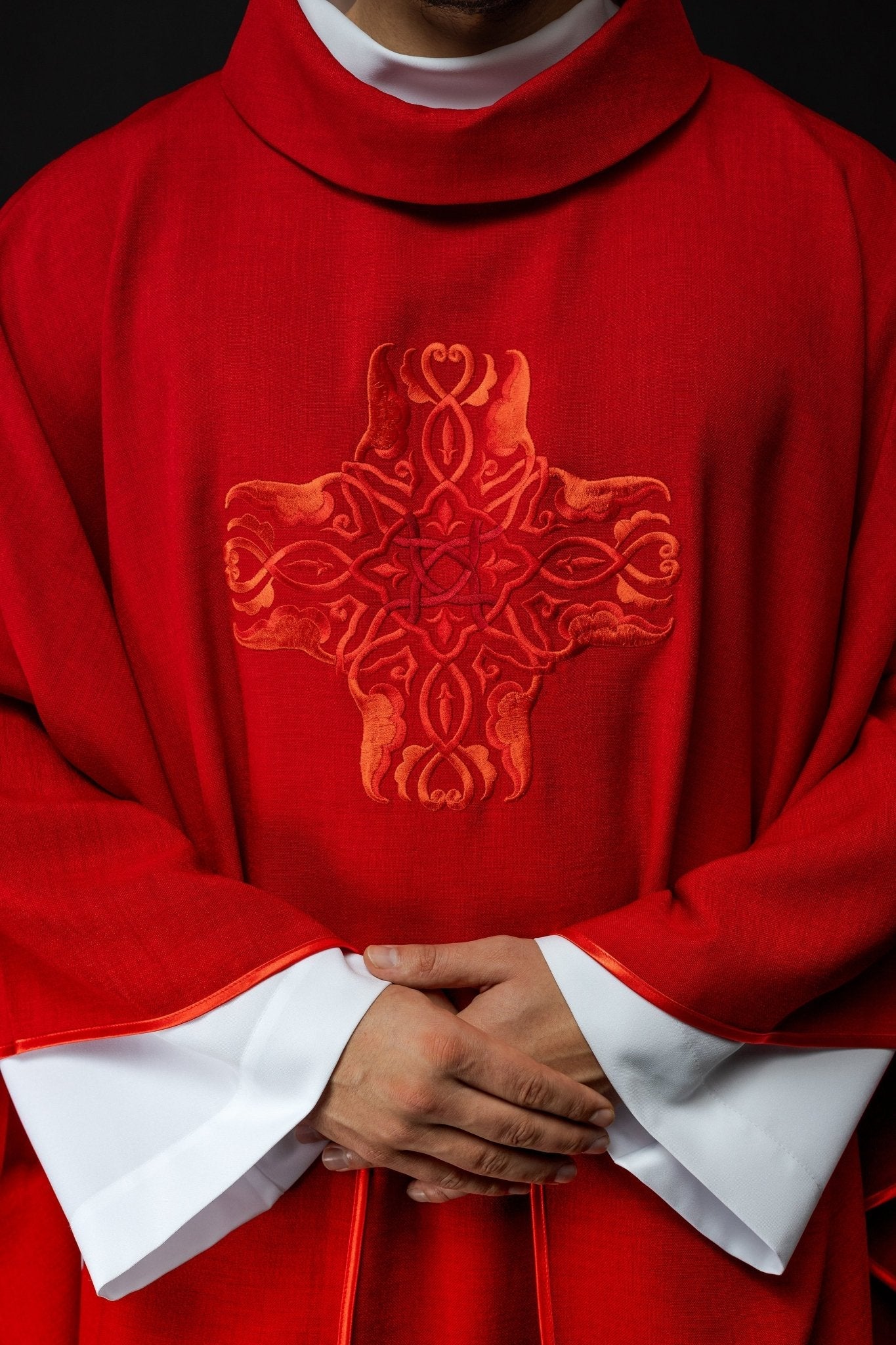 Red chasuble with Cross embroidery HA7035 - 02 CZERWONY - HAFTINAUSA.COM