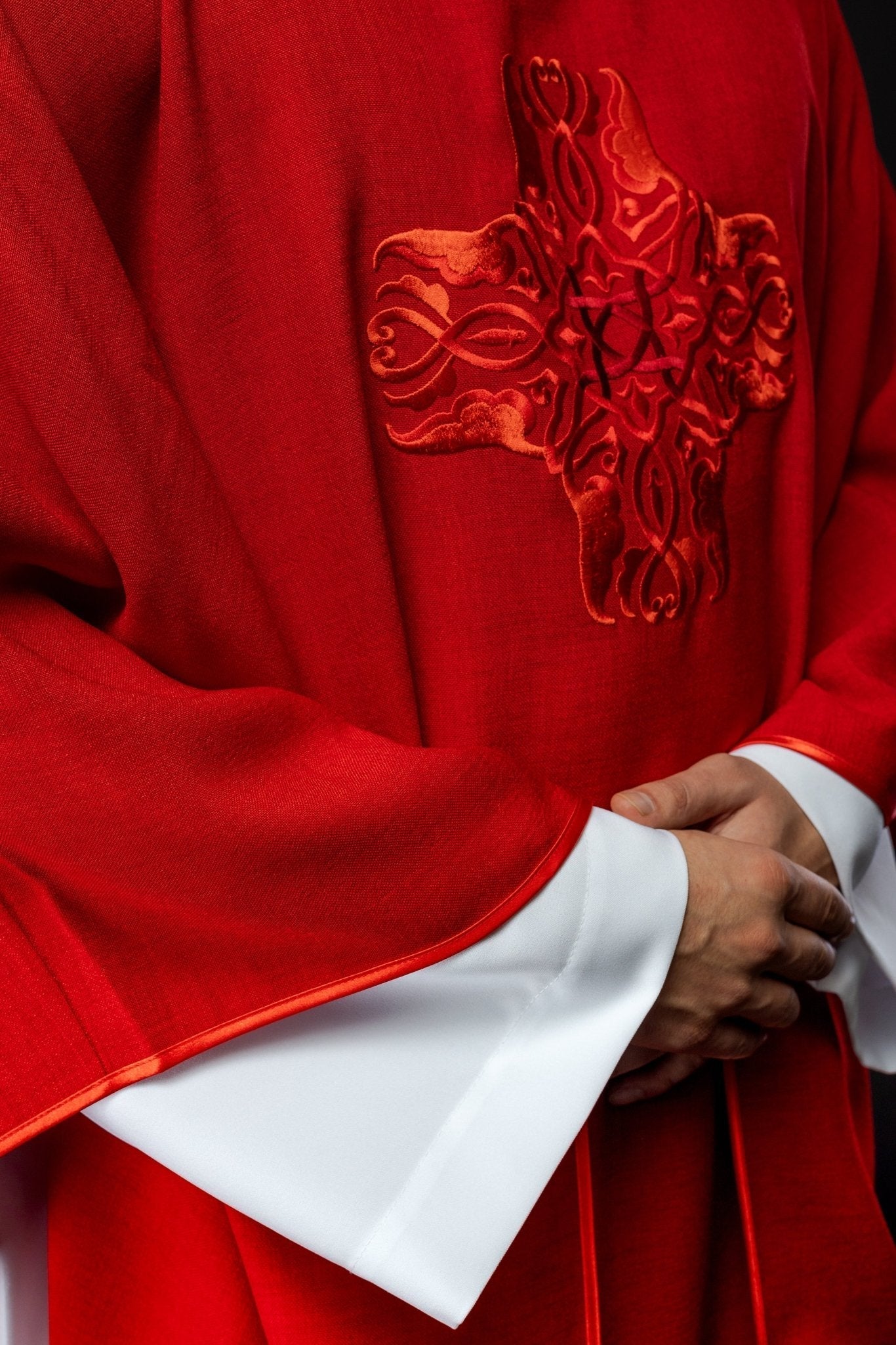 Red chasuble with Cross embroidery HA7035 - 02 CZERWONY - HAFTINAUSA.COM