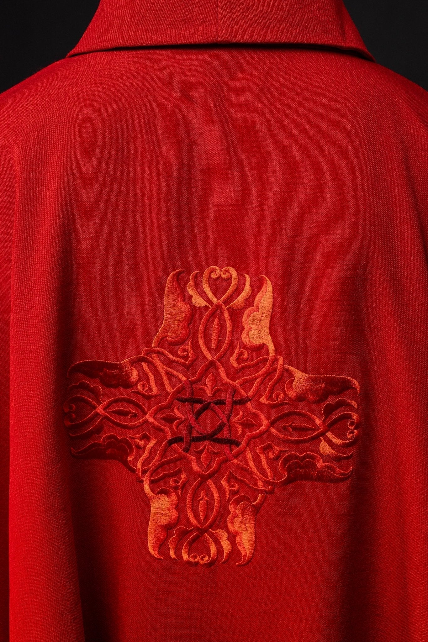 Red chasuble with Cross embroidery HA7035 - 02 CZERWONY - HAFTINAUSA.COM