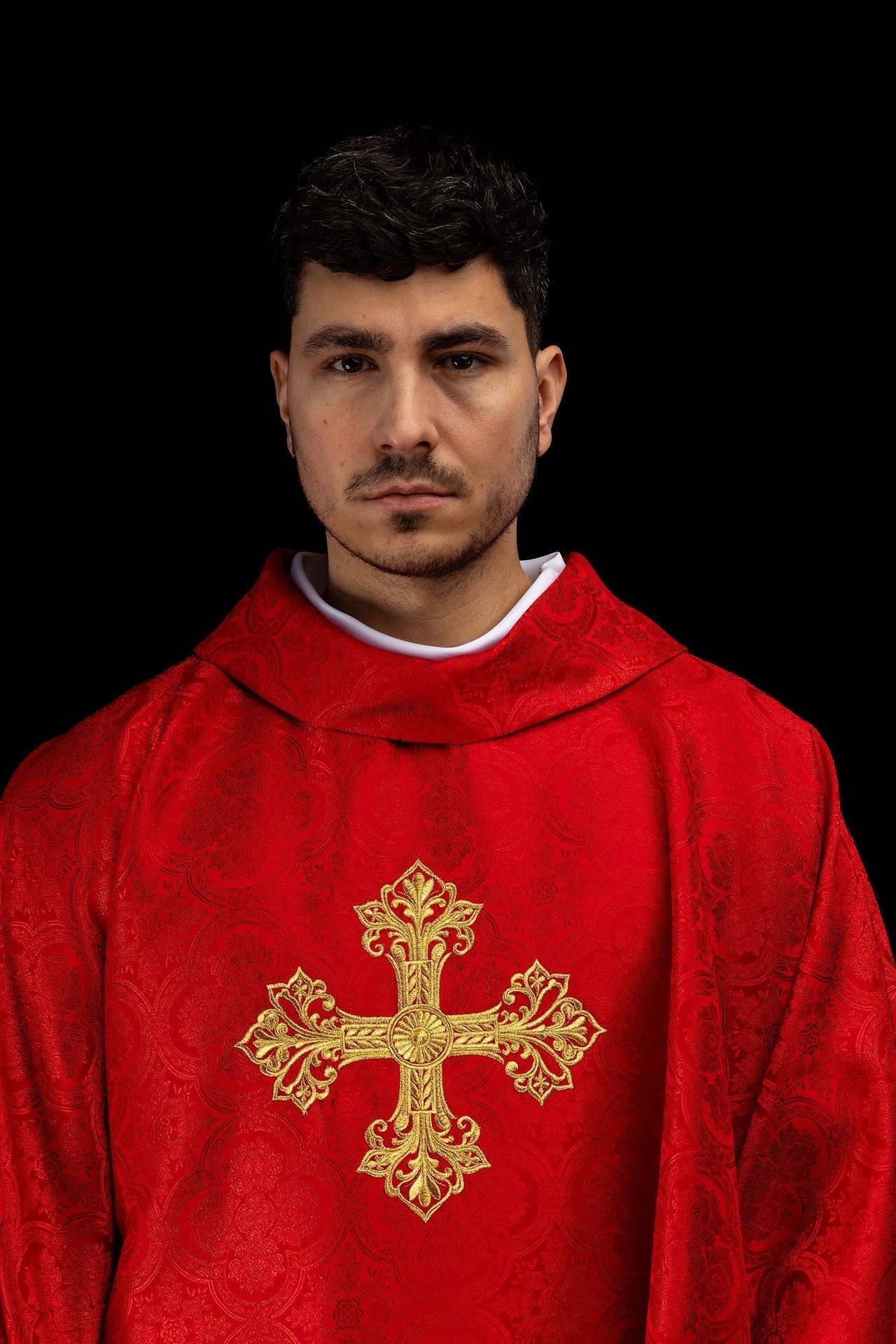 Red chasuble with cross jacquard fabric KOR/403/02/11 - CHASUBLES.COM
