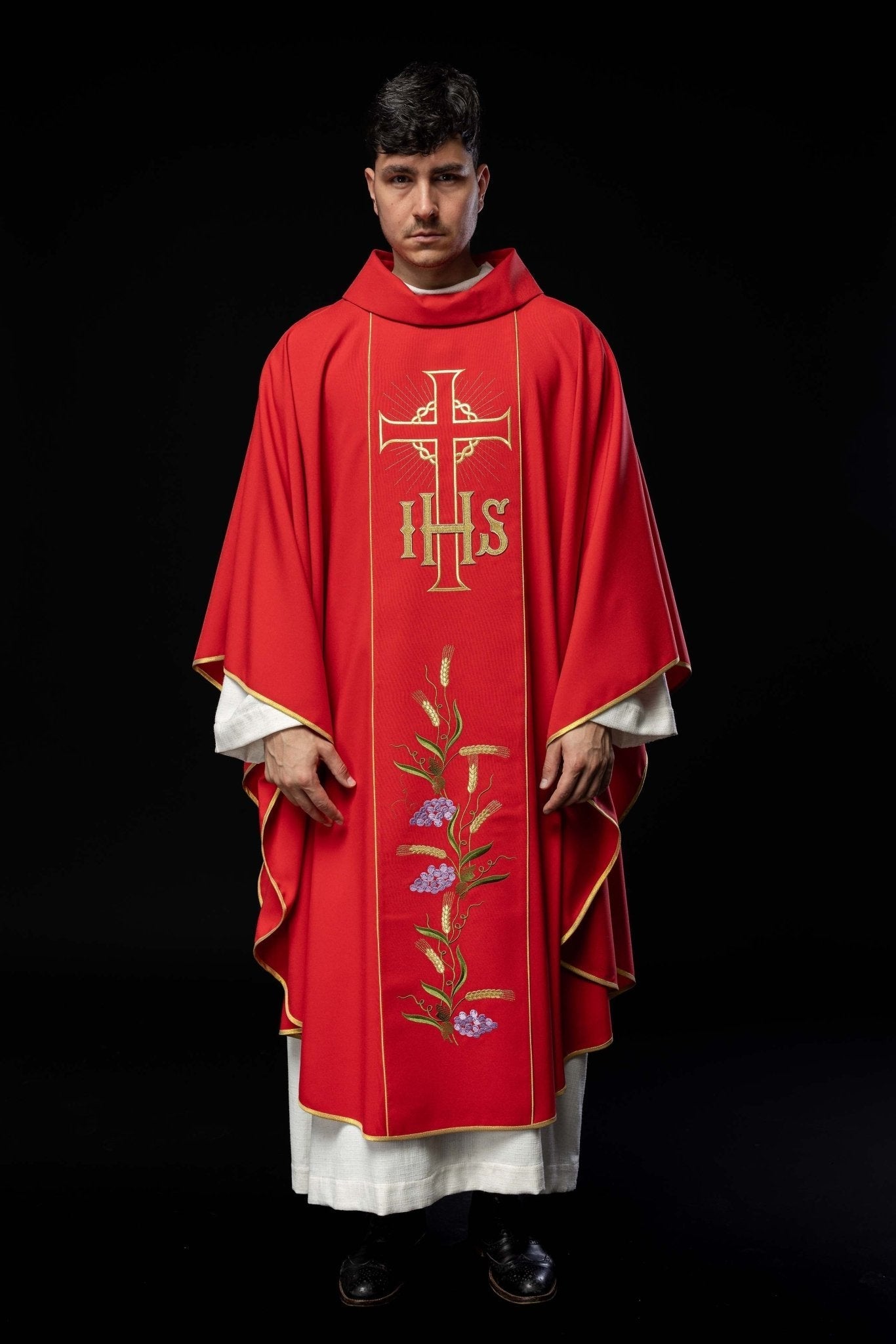 Red chasuble with cross symbol and grapes KOR/214/02/01 CZERWONY - HAFTINAUSA.COM