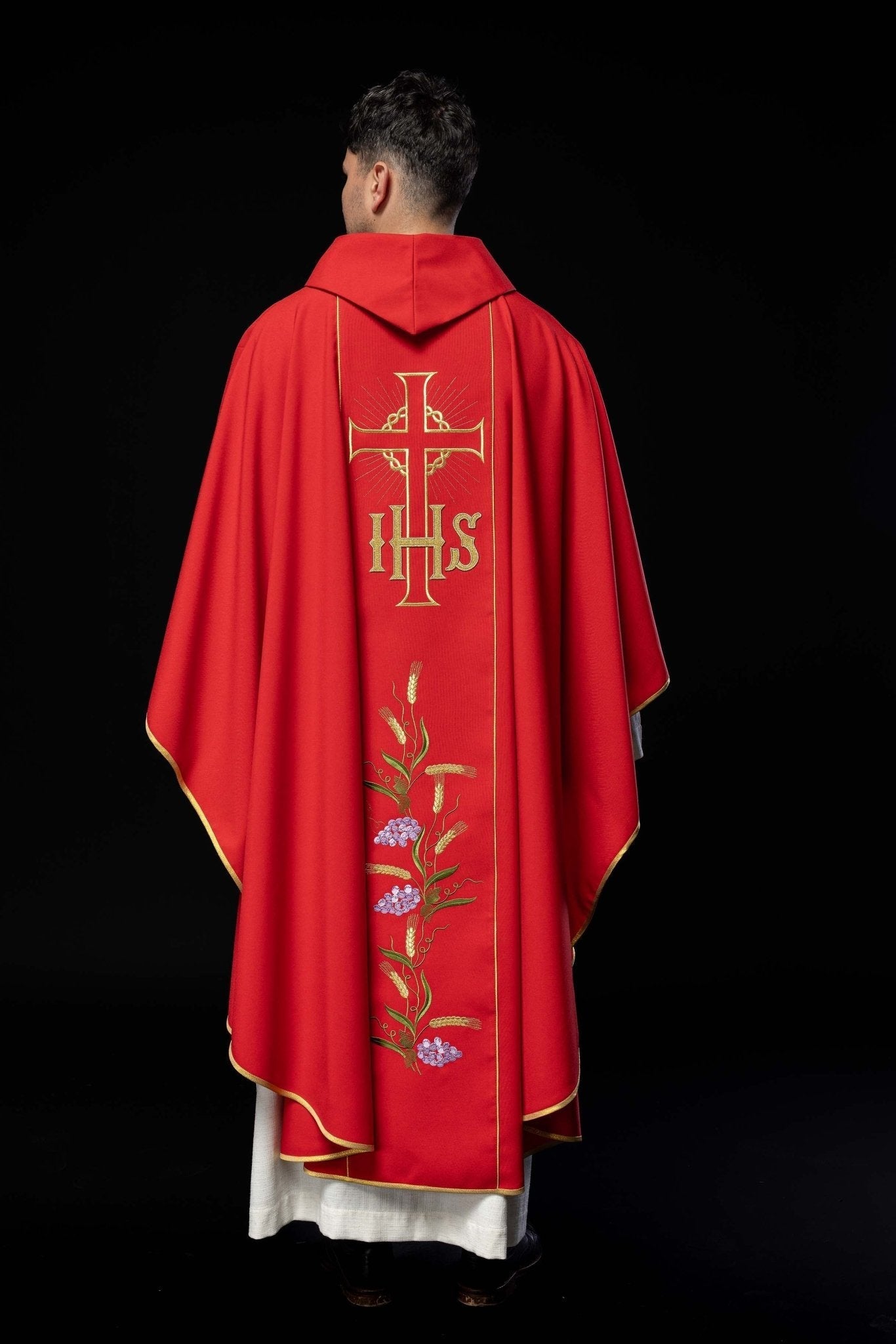 Red chasuble with cross symbol and grapes KOR/214/02/01 CZERWONY - HAFTINAUSA.COM