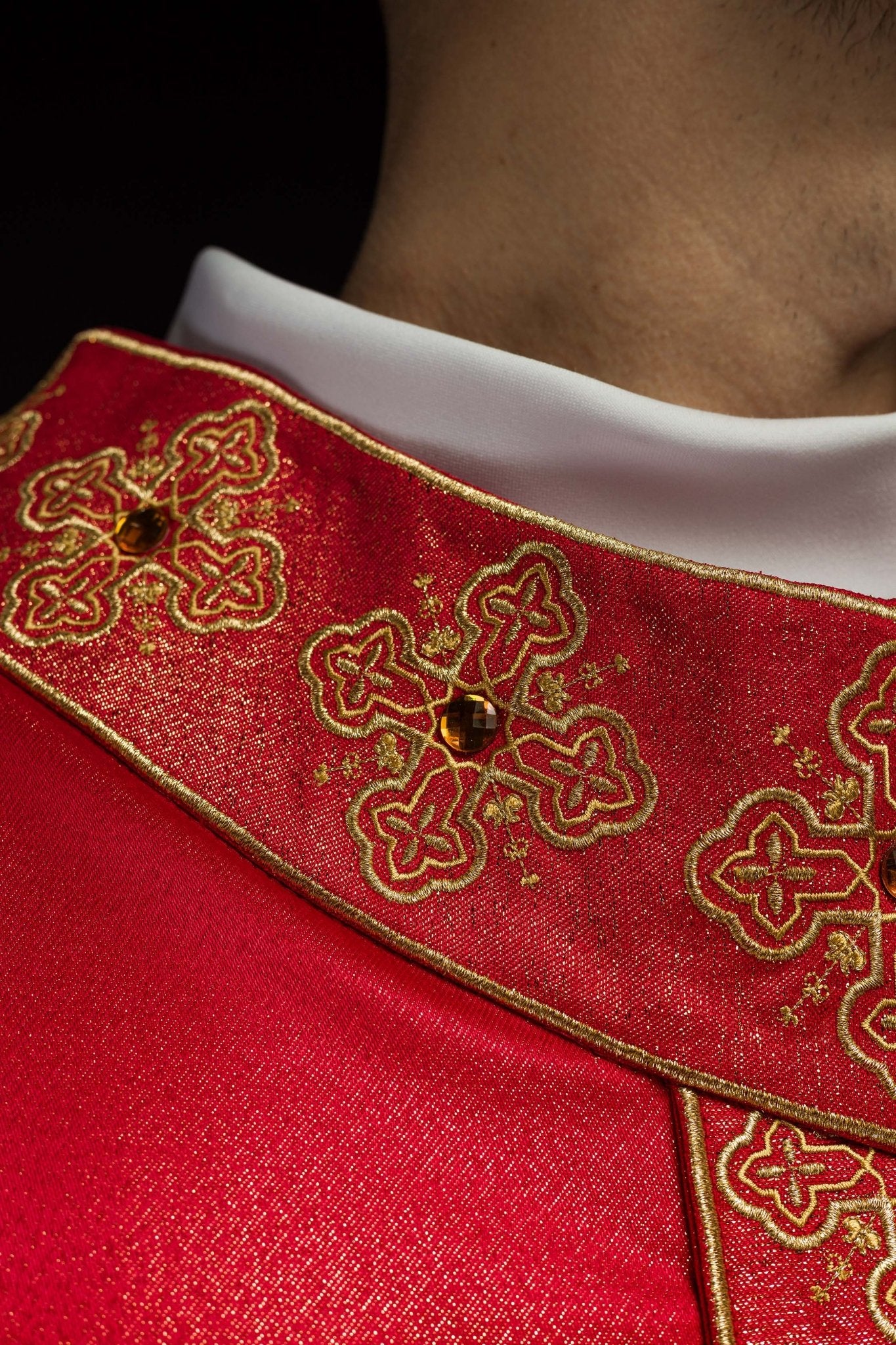 Red chasuble with decorative stones and embroidered collar S-7056-02-54 - CHASUBLES.COM