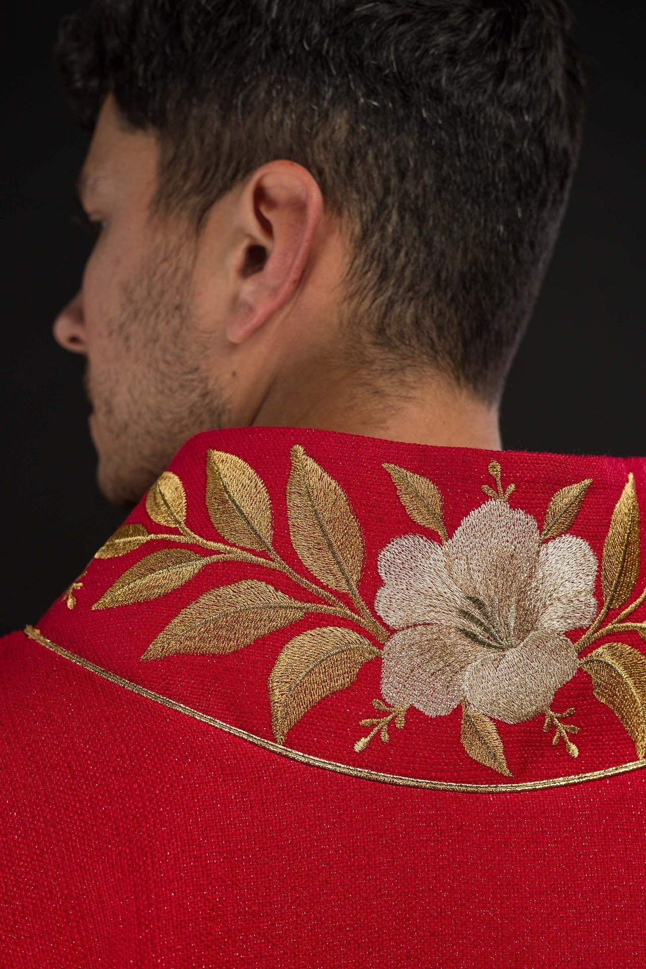 Red Chasuble with Embroidered Collar and the Symbol of the Holy Spirit LE/7046/02 - CHASUBLES.COM