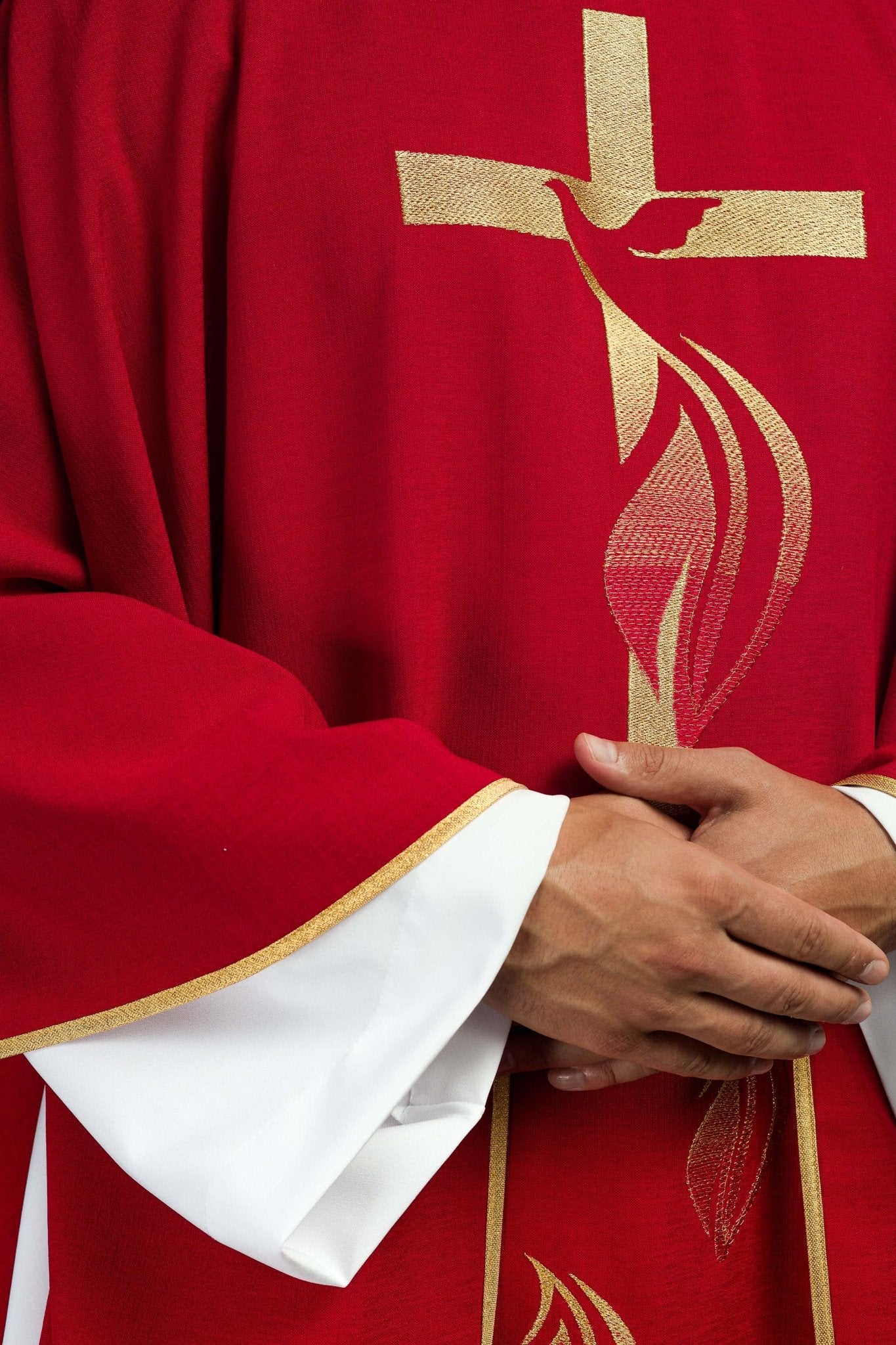 Red Chasuble with embroidery of the Holy Spirit and the Cross KOR/216/02/62 CZERWONY - CHASUBLES.COM