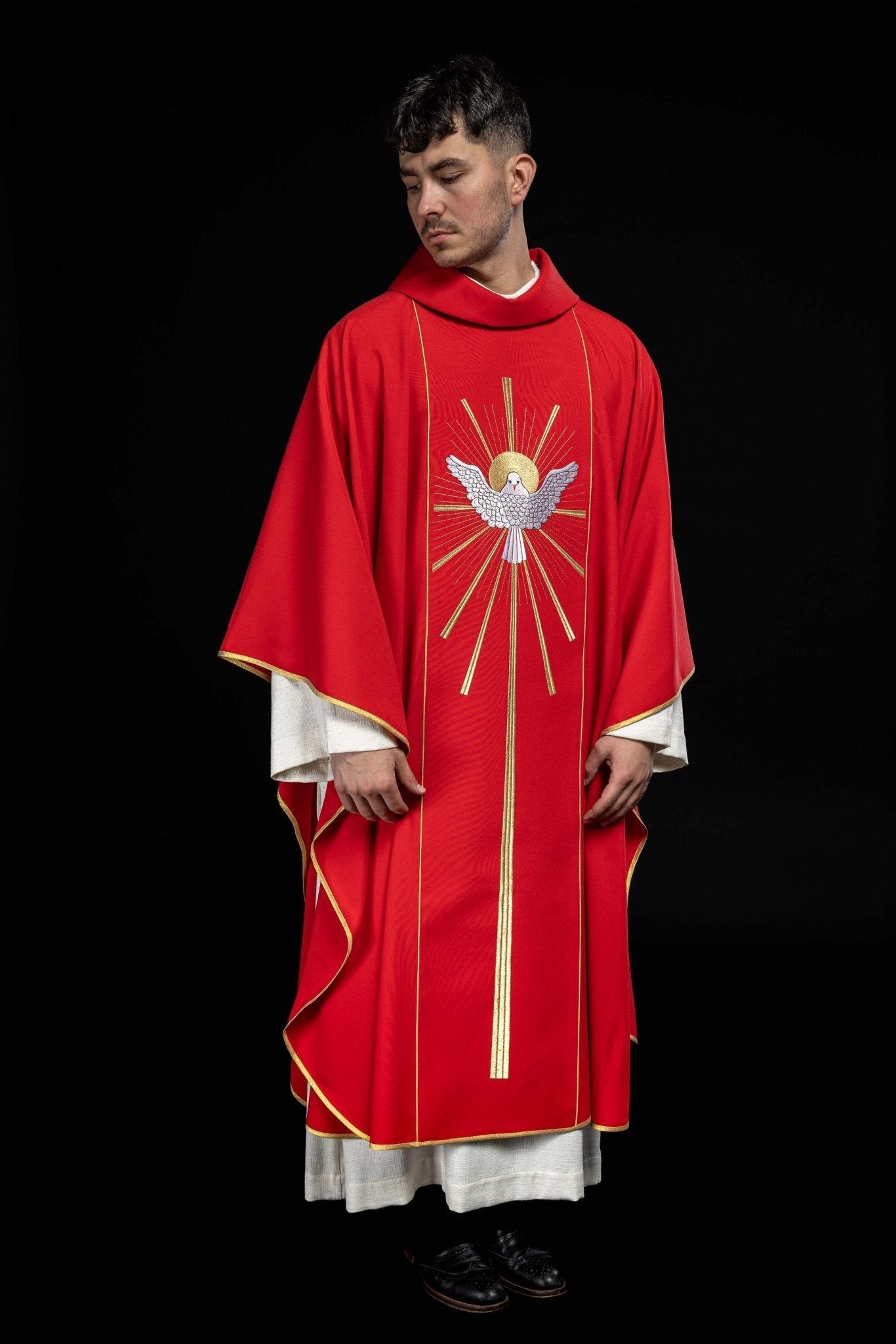 Red Chasuble with Holy Spirit symbol KOR/015/02/01 CZERWONY - HAFTINAUSA.COM