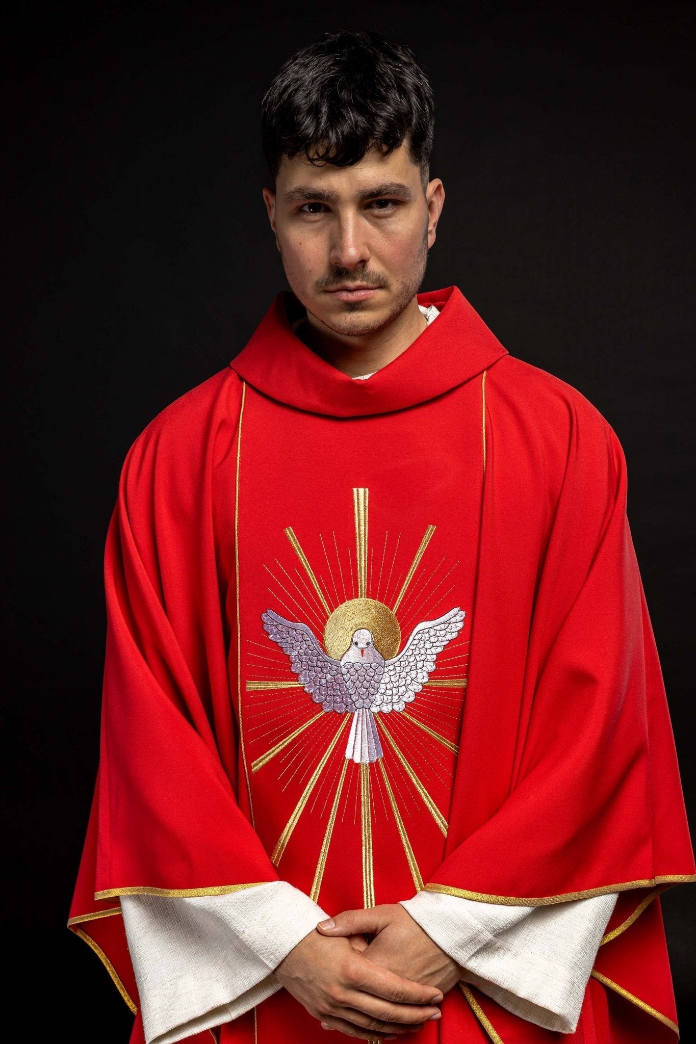 Red Chasuble with Holy Spirit symbol KOR/015/02/01 CZERWONY - HAFTINAUSA.COM