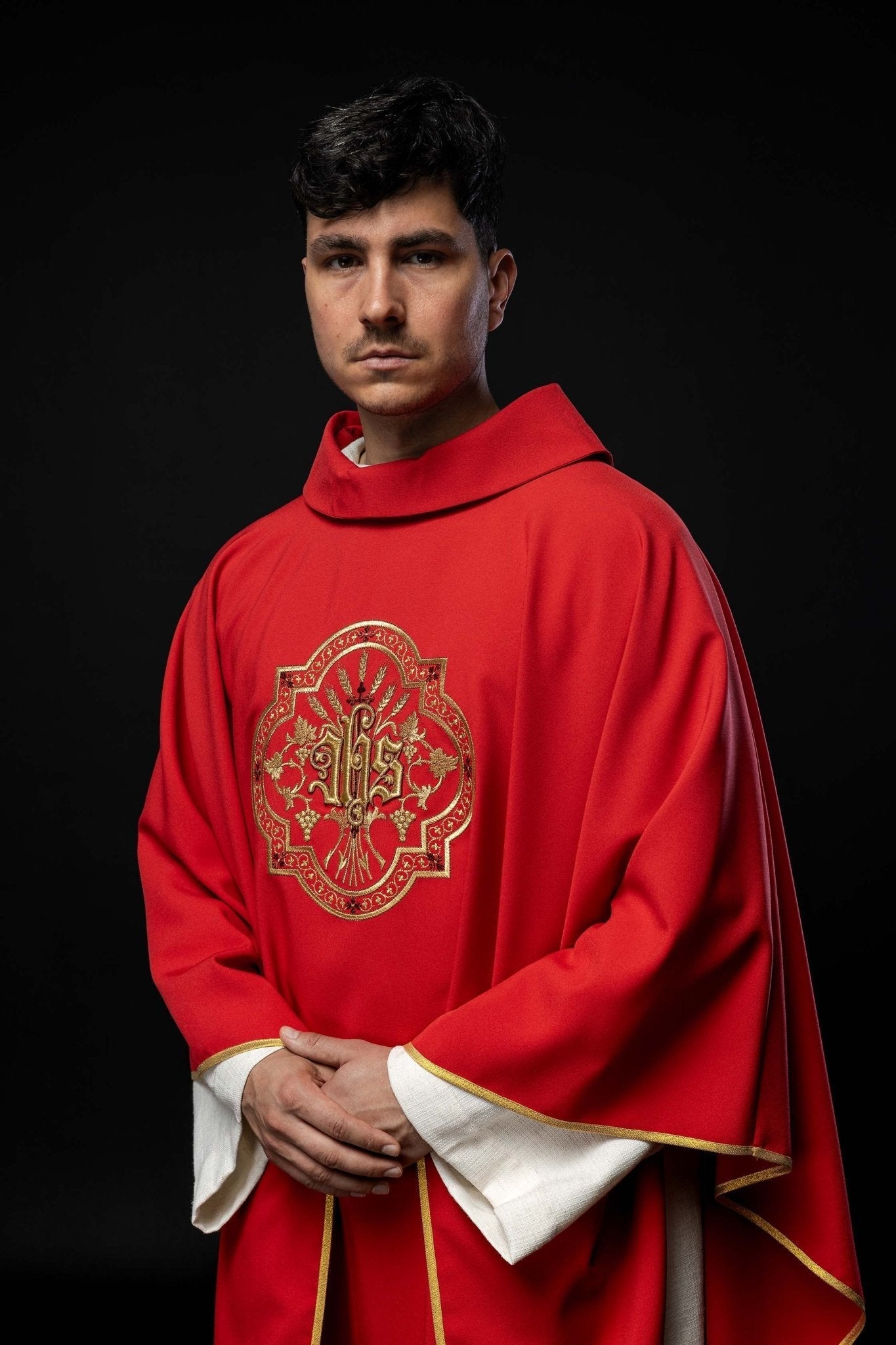 Red chasuble with IHS and PAX embroidery KOR/119/02/01 CZERWONY - HAFTINAUSA.COM