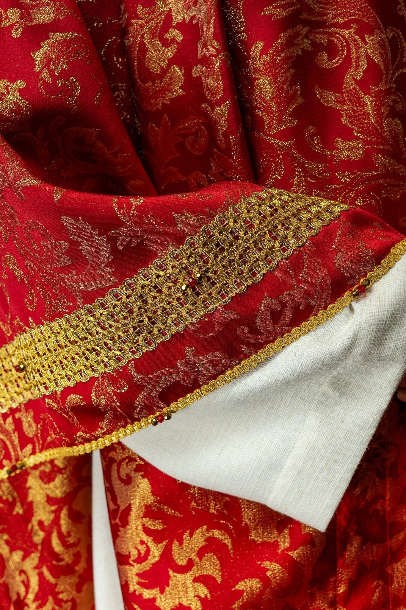 Red chasuble with natural stones Handmade 7010 HM/7010/02/90 - HAFTINAUSA.COM