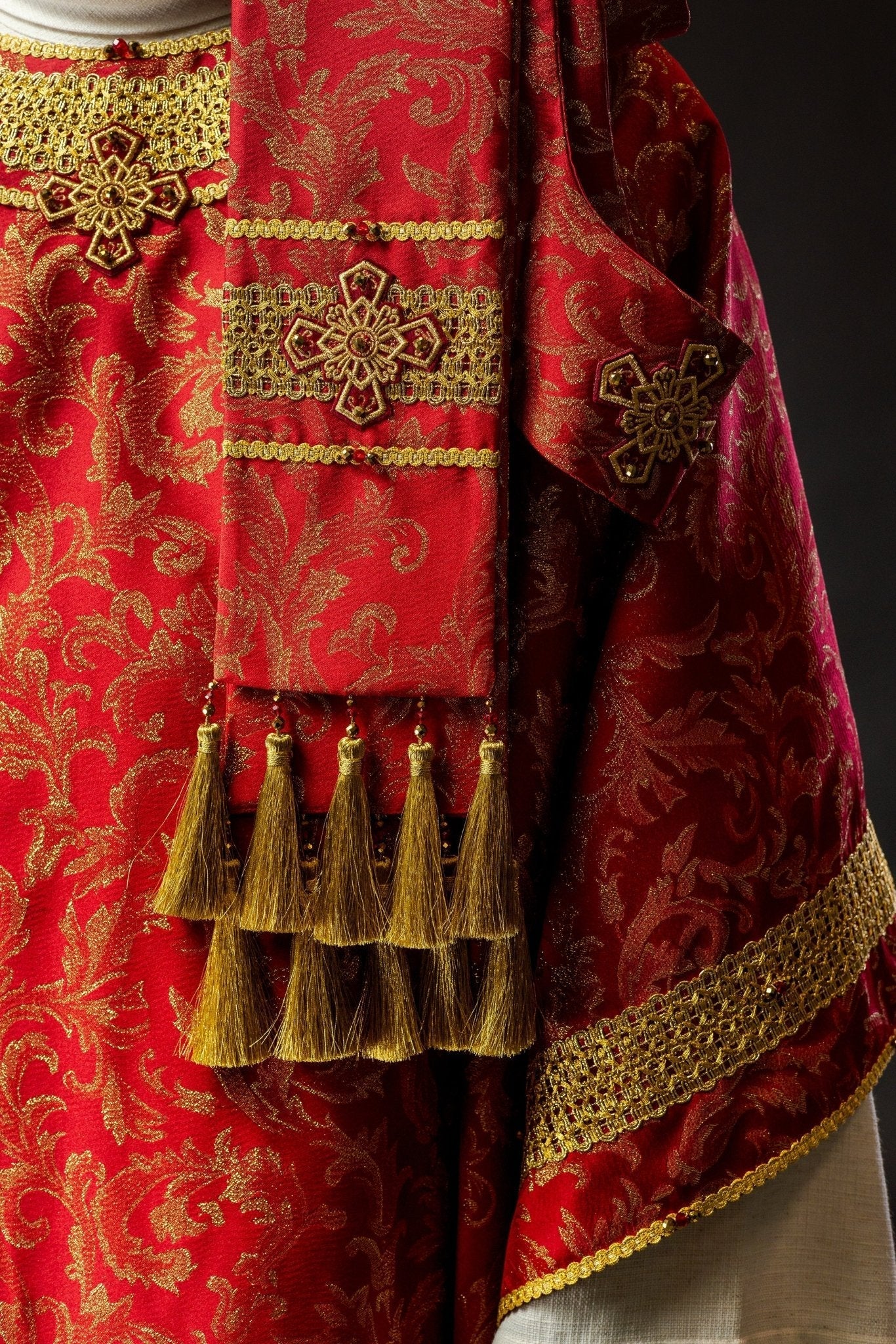 Red chasuble with natural stones Handmade 7010 HM/7010/02/90 - HAFTINAUSA.COM