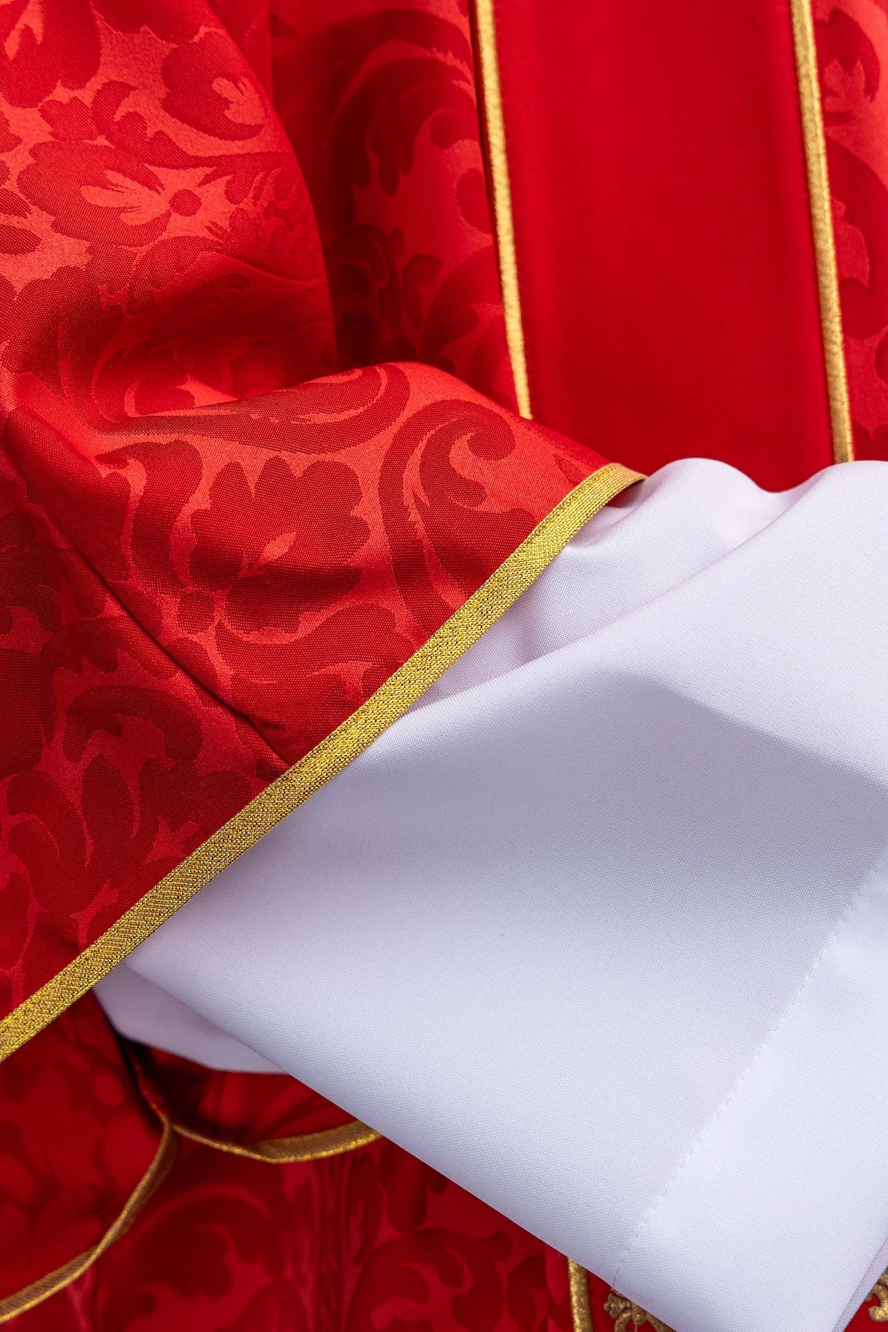 Red dalmatic in jacquard with bands and embroidered gold crosses KDL/284/02/81/B - CHASUBLES.COM