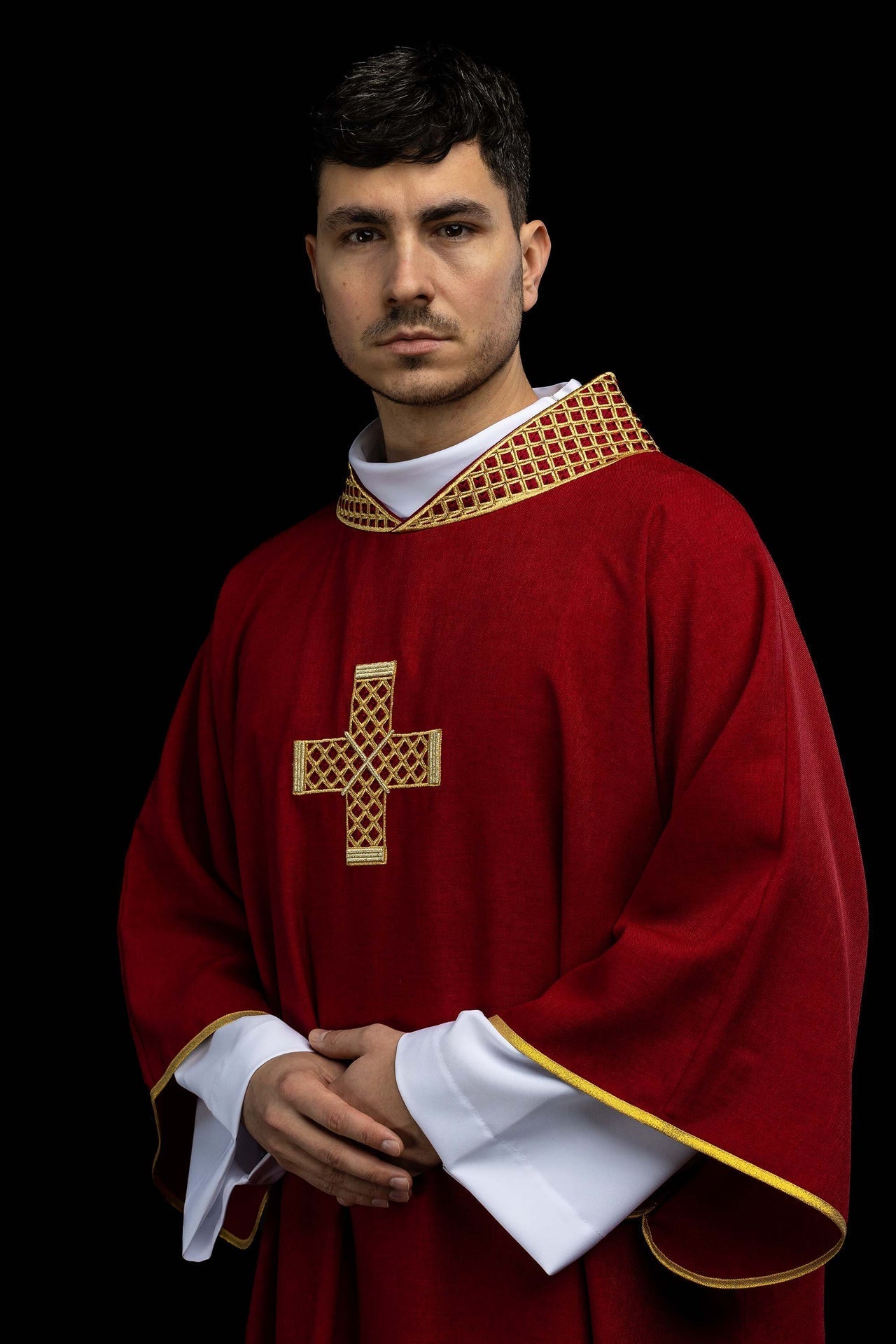 Red dalmatic with embroidered crosses and a collar S-1070-02-70-D DALMATYK - CHASUBLES.COM