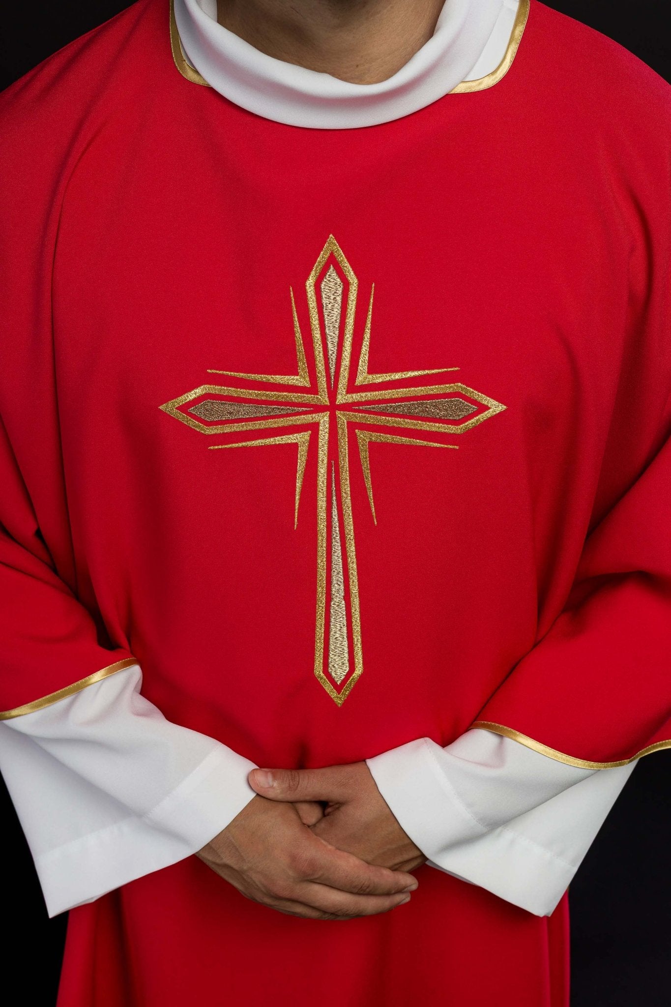 Red dalmatic with embroidered golden cross KDL/037/02/12/D - HAFTINAUSA.COM