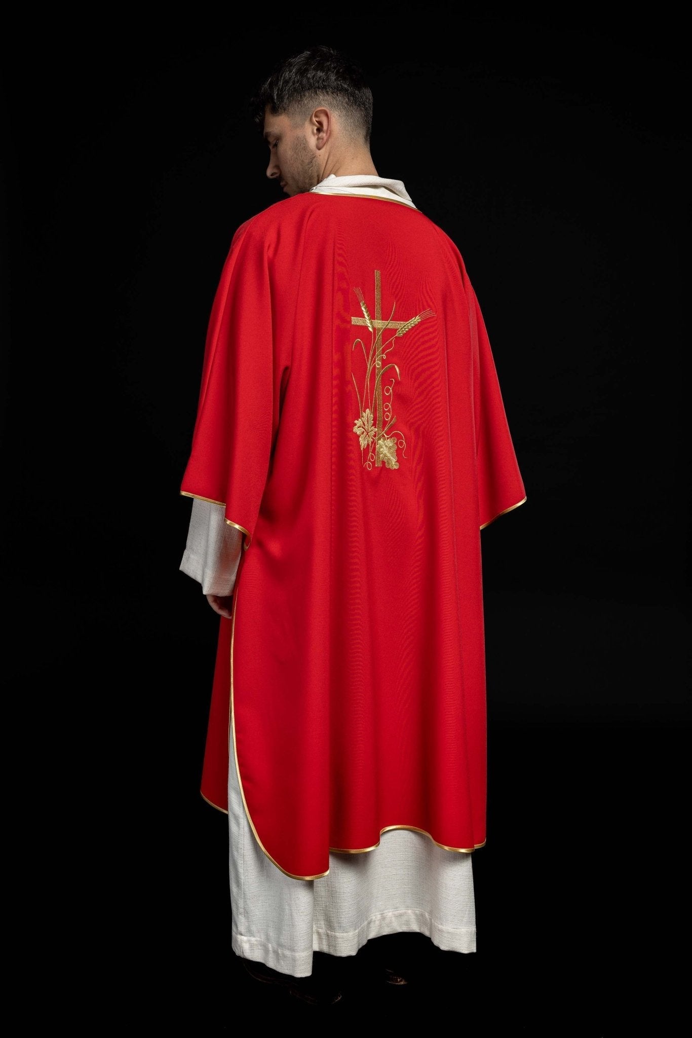 Red dalmatic with golden embroidery of the Pax cross KDL/026/02/12/D CZERWONY DALMATYK - HAFTINAUSA.COM