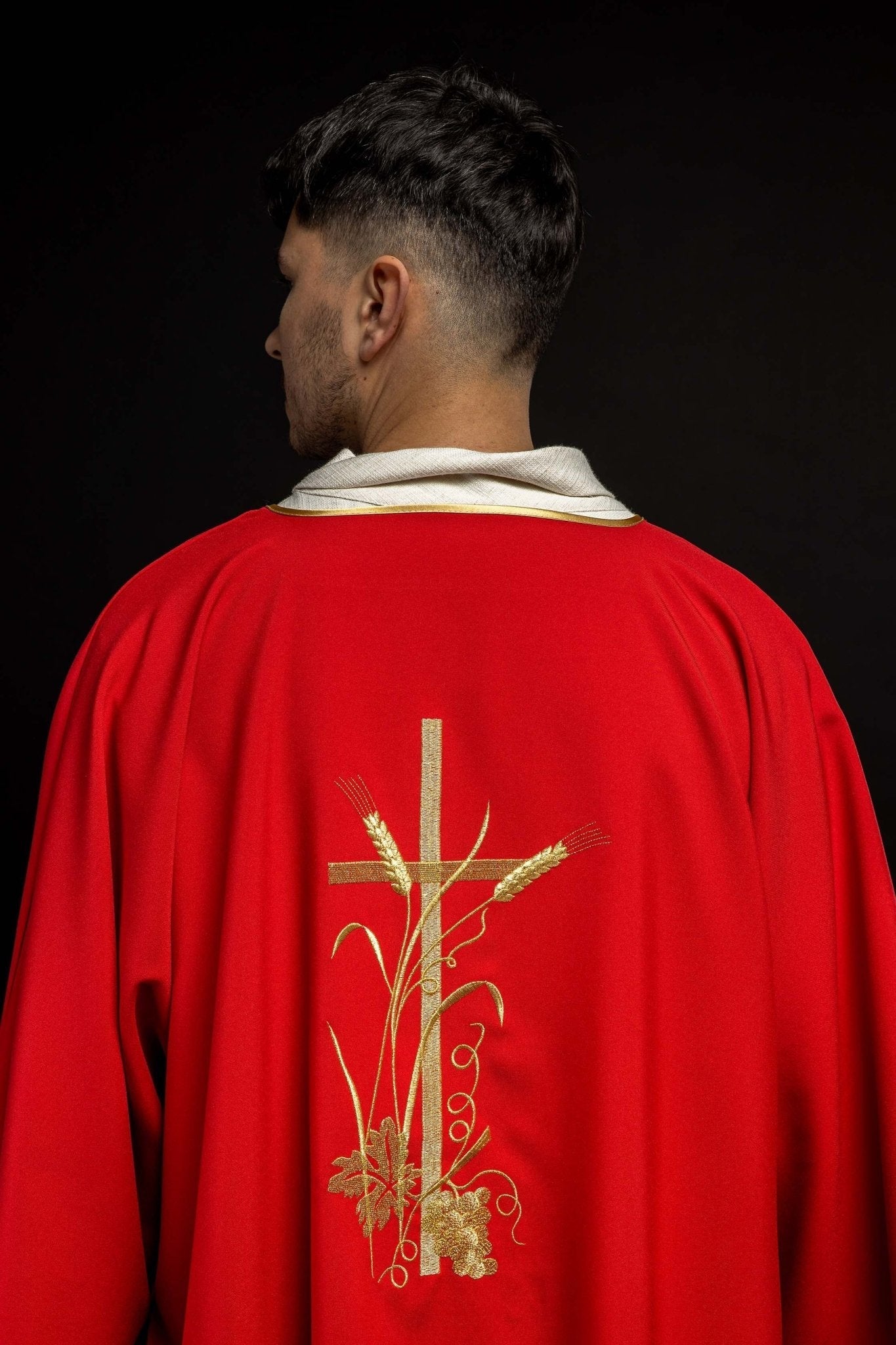 Red dalmatic with golden embroidery of the Pax cross KDL/026/02/12/D CZERWONY DALMATYK - HAFTINAUSA.COM