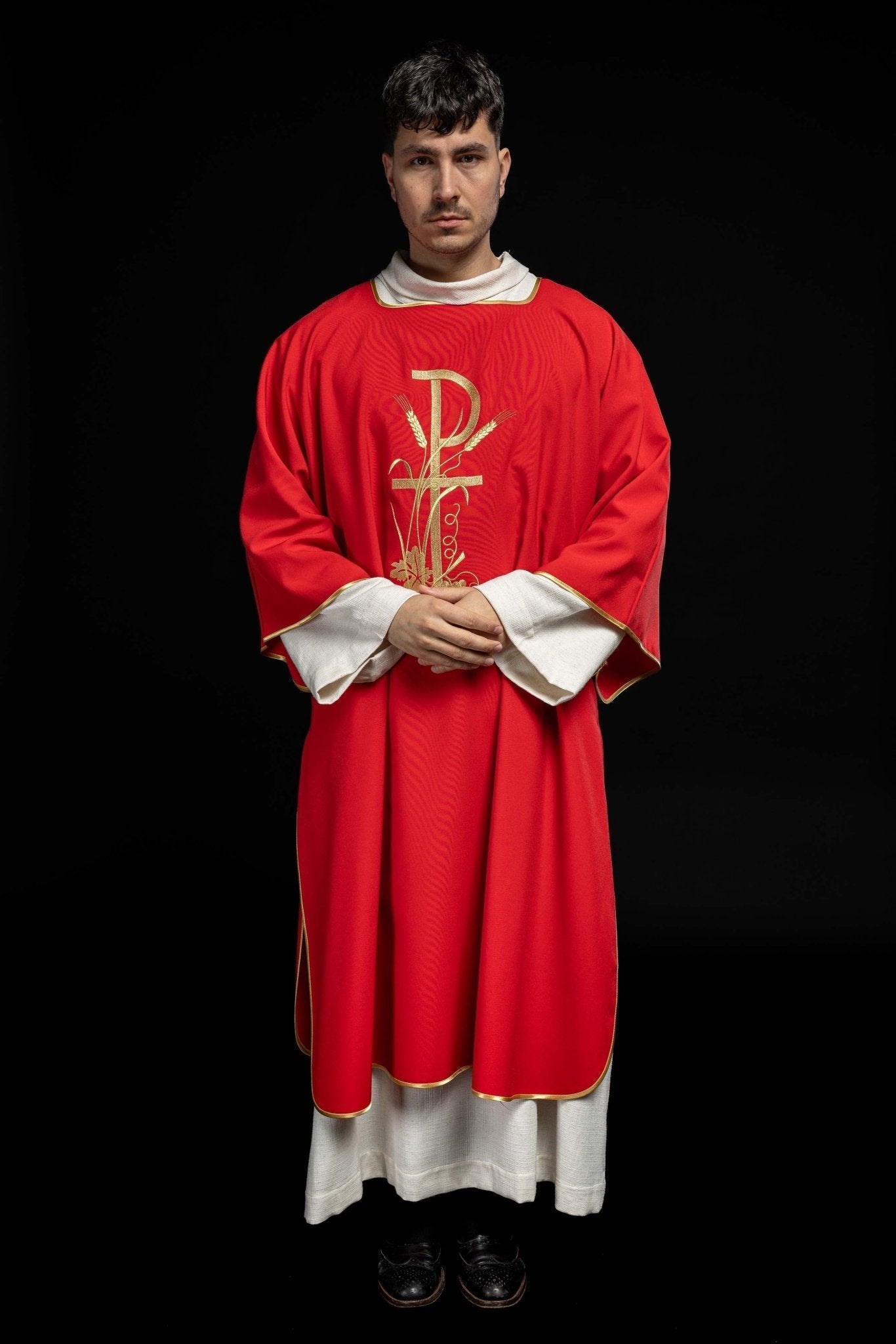 Red dalmatic with golden embroidery of the Pax cross KDL/026/02/12/D CZERWONY DALMATYK - HAFTINAUSA.COM