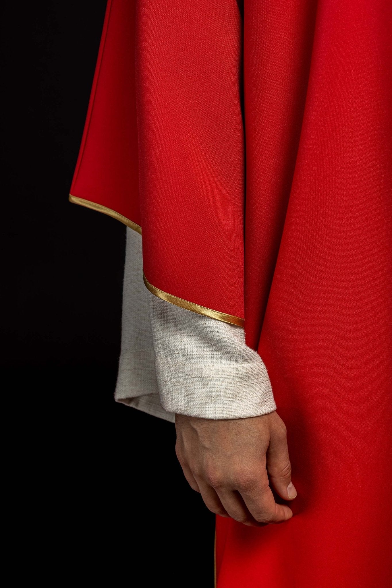 Red dalmatic with golden embroidery of the Pax cross KDL/026/02/12/D CZERWONY DALMATYK - HAFTINAUSA.COM
