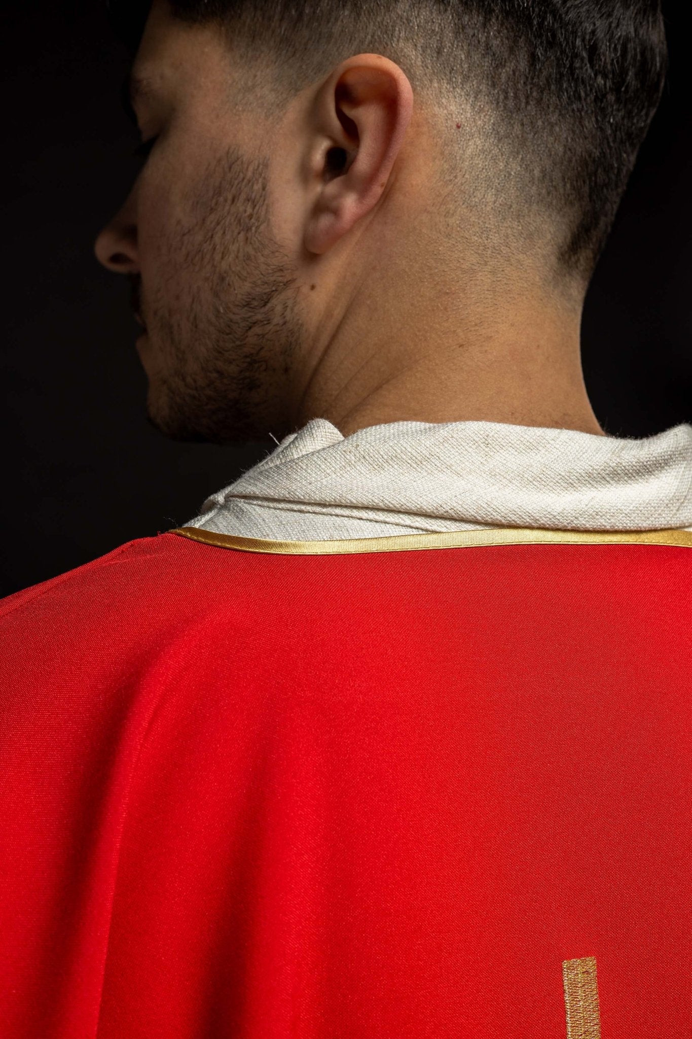 Red dalmatic with golden embroidery of the Pax cross KDL/026/02/12/D CZERWONY DALMATYK - HAFTINAUSA.COM