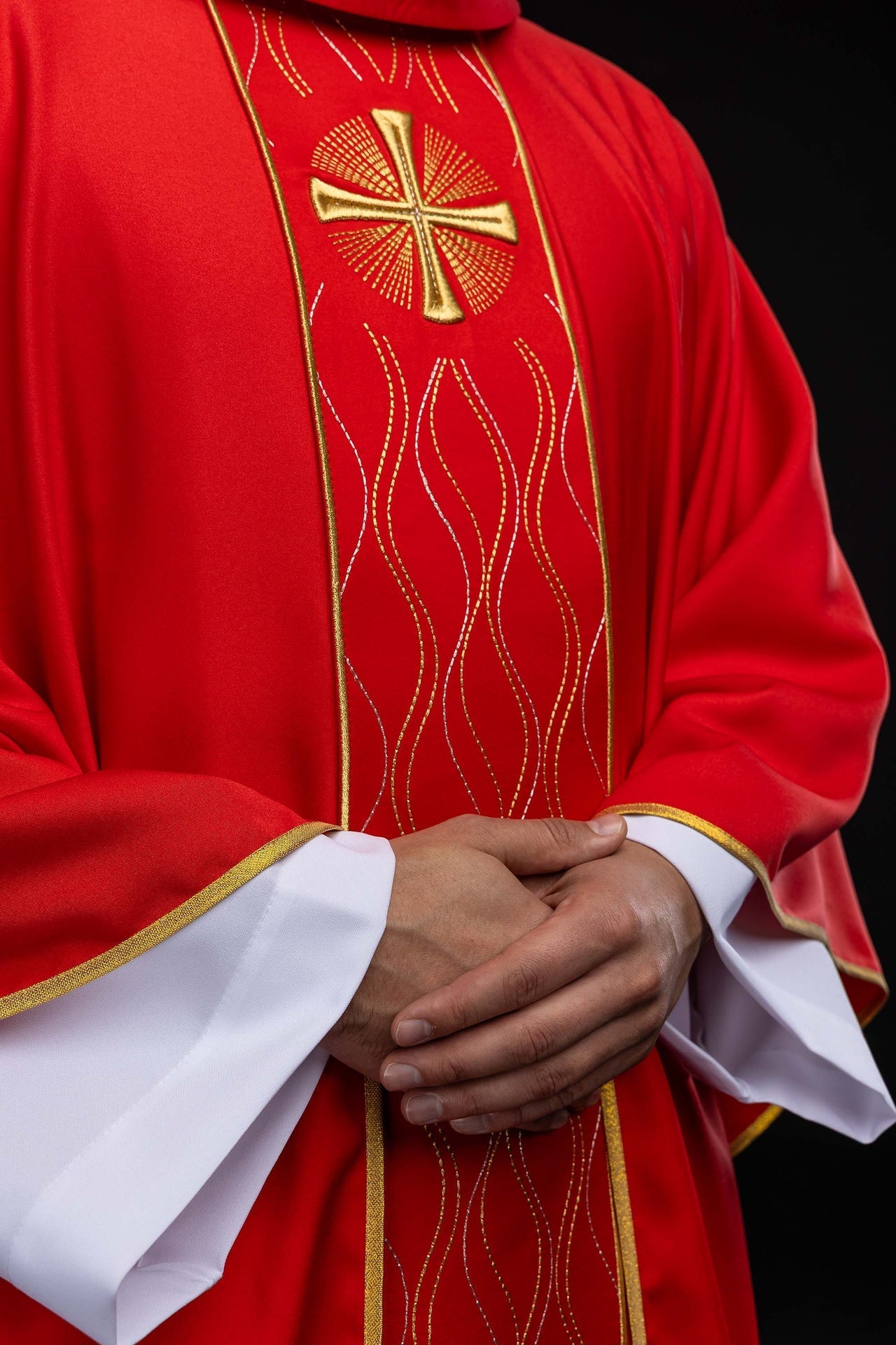 Red embroidered chasuble with a cross KOR/277/02/53 - CHASUBLES.COM