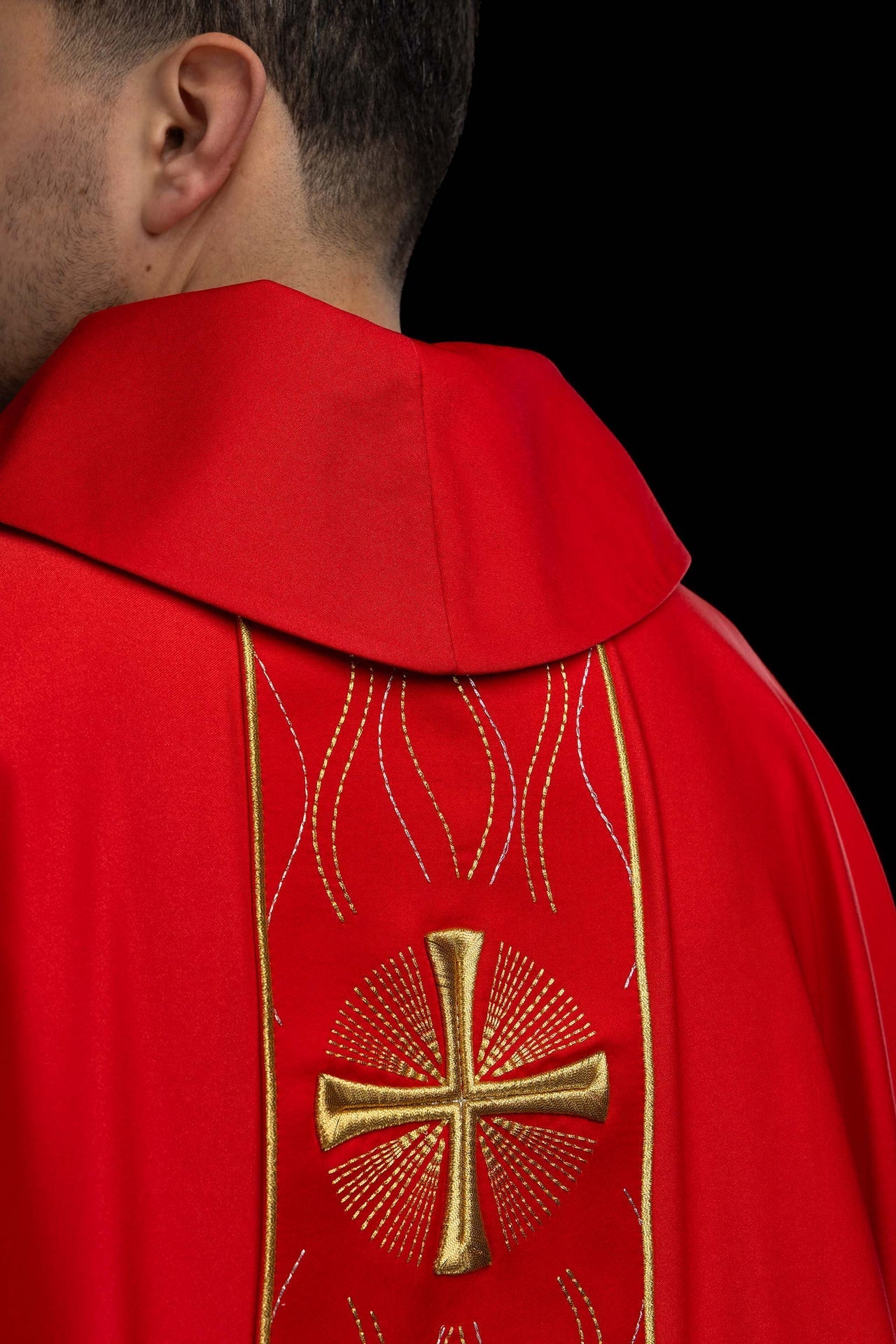 Red embroidered chasuble with a cross KOR/277/02/53 - CHASUBLES.COM