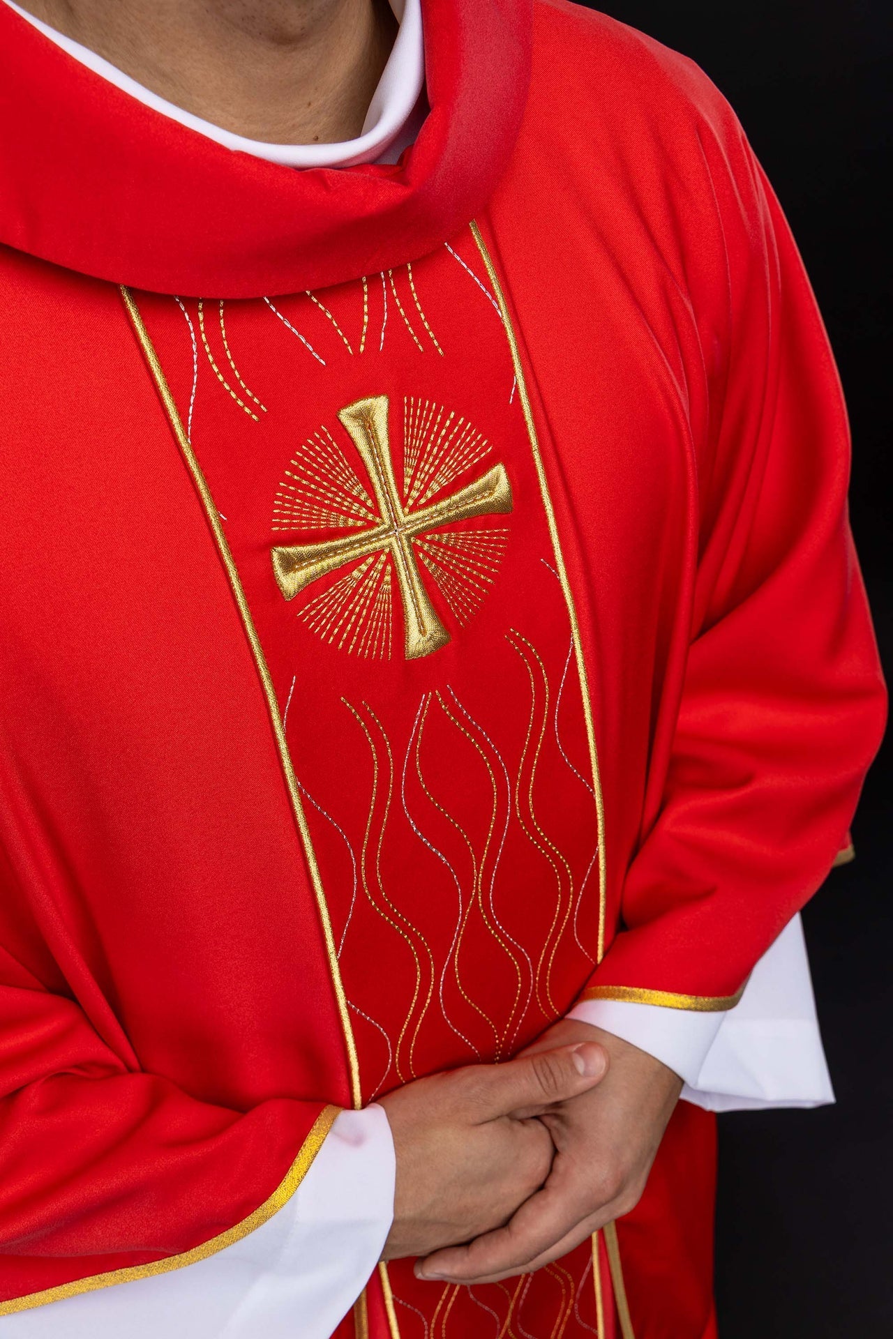 Red embroidered chasuble with a cross KOR/277/02/53 - CHASUBLES.COM