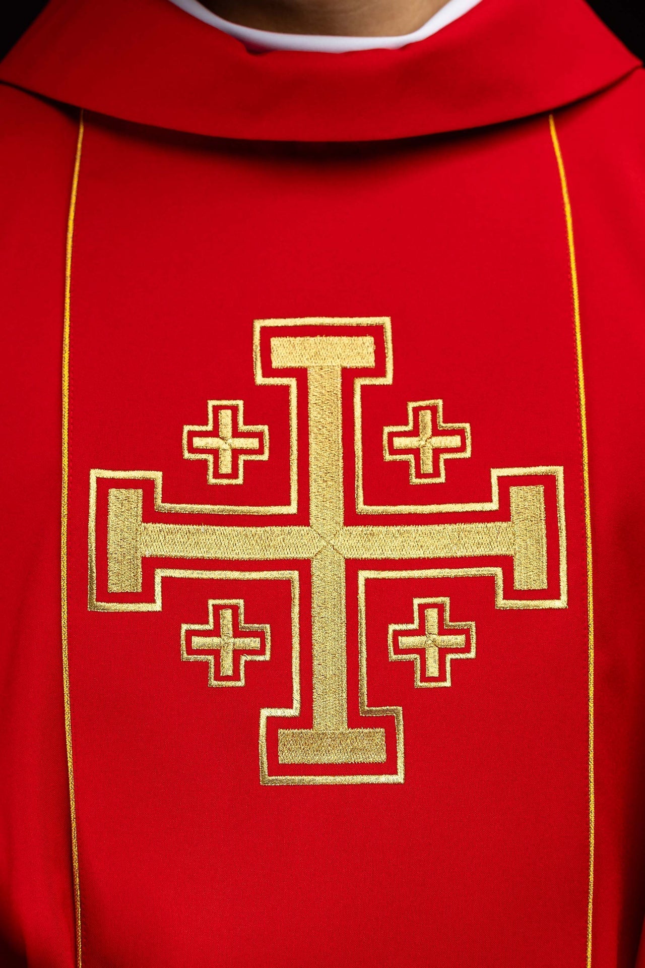 Red embroidered chasuble with band and Jerusalem crosses KDT/7046/02/01 - CHASUBLES.COM