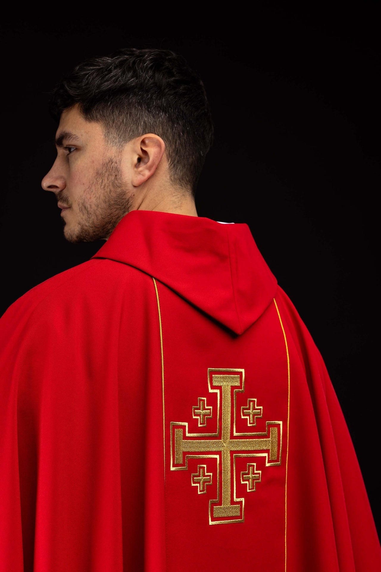 Red embroidered chasuble with band and Jerusalem crosses KDT/7046/02/01 - CHASUBLES.COM