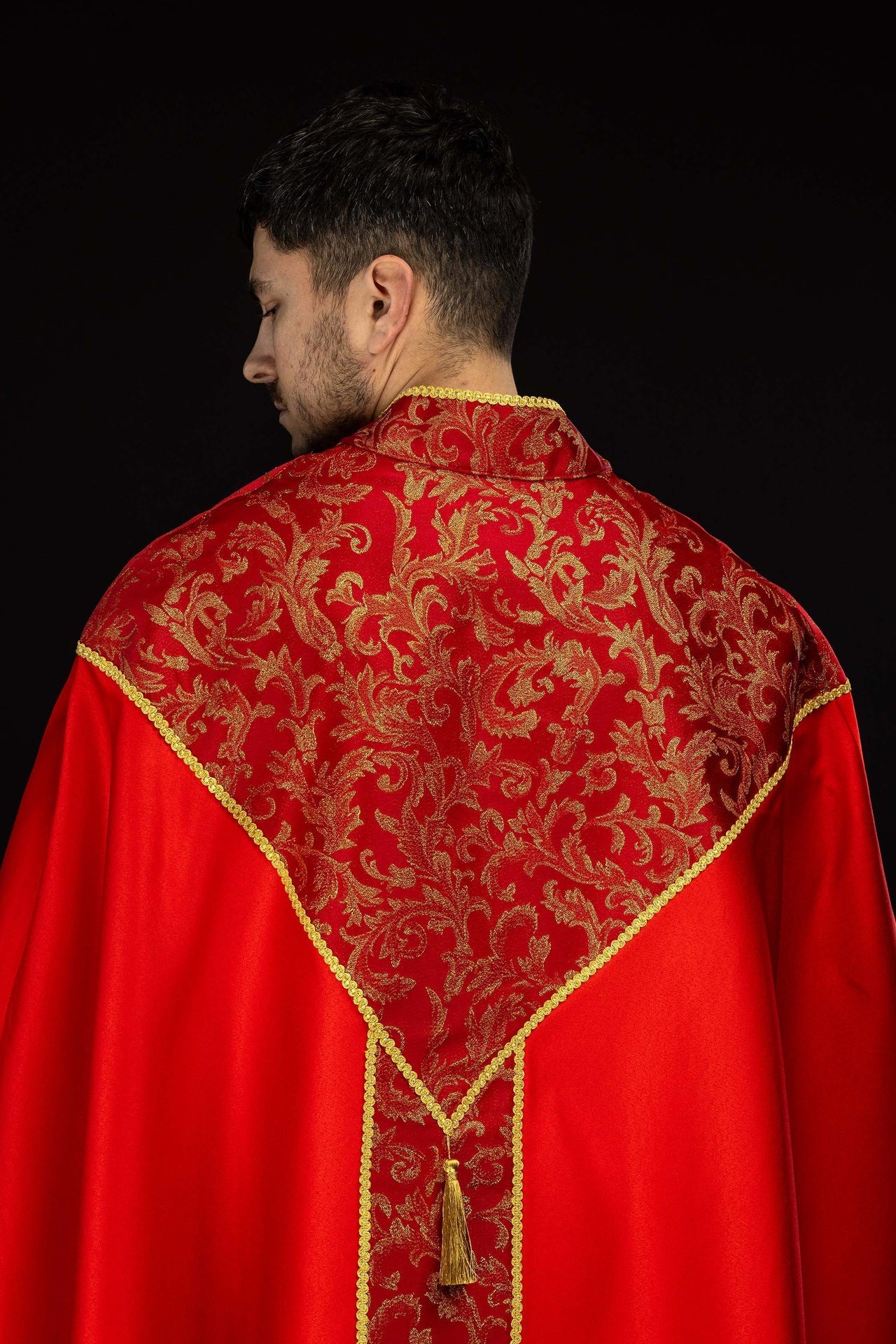 Red embroidered cope decorated with jacquard fabric KKP/162/02/20 145cm - CHASUBLES.COM