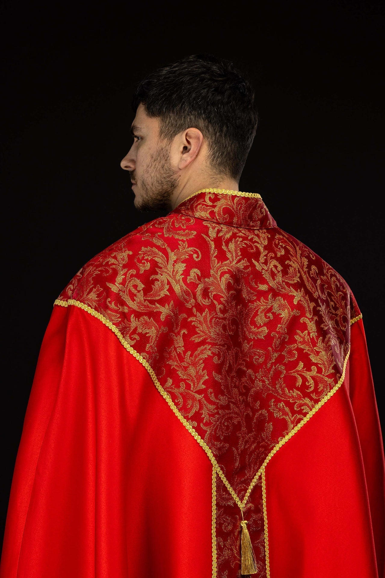 Red embroidered cope decorated with jacquard fabric KKP/162/02/20 145cm - CHASUBLES.COM