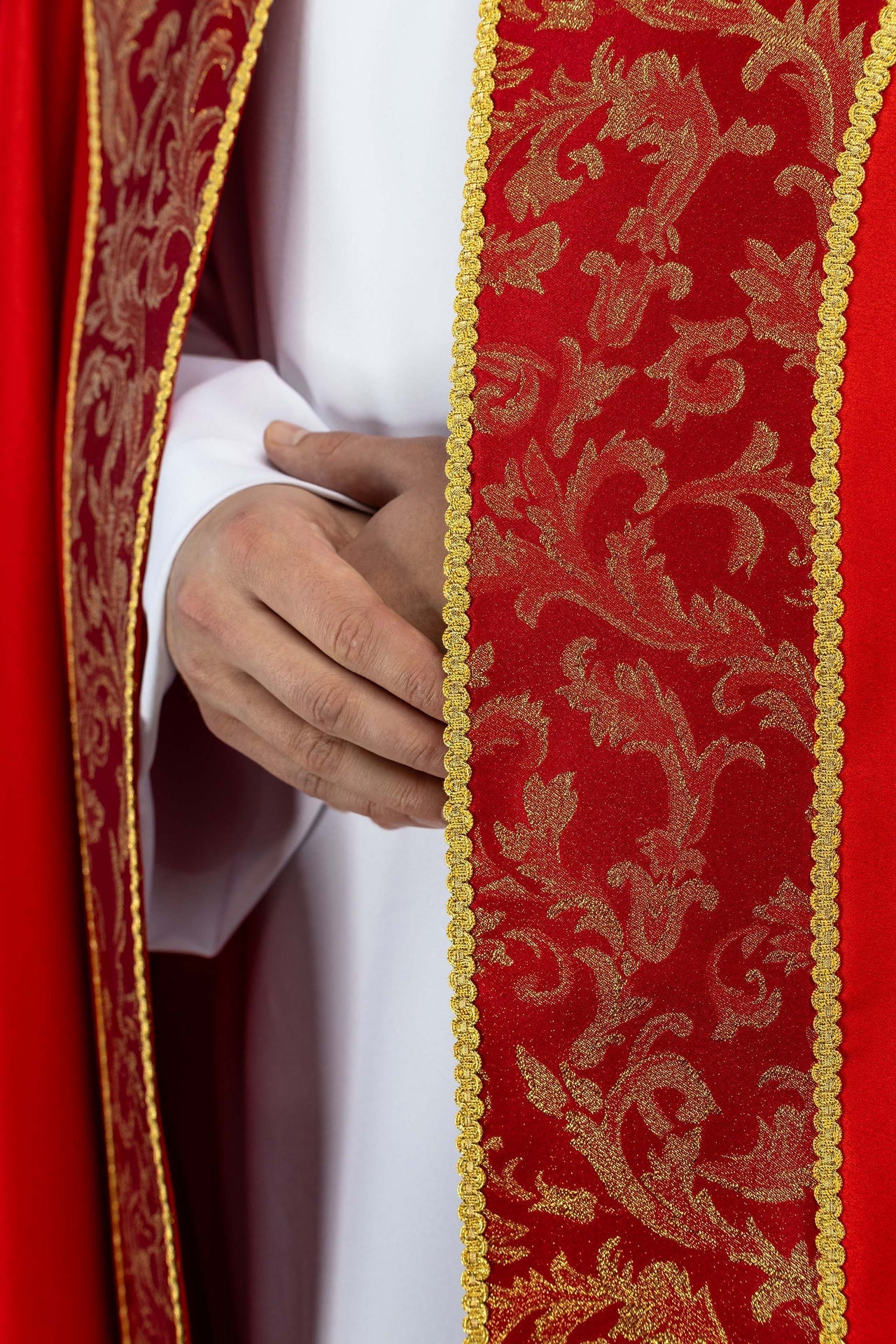 Red embroidered cope decorated with jacquard fabric KKP/162/02/20 145cm - CHASUBLES.COM