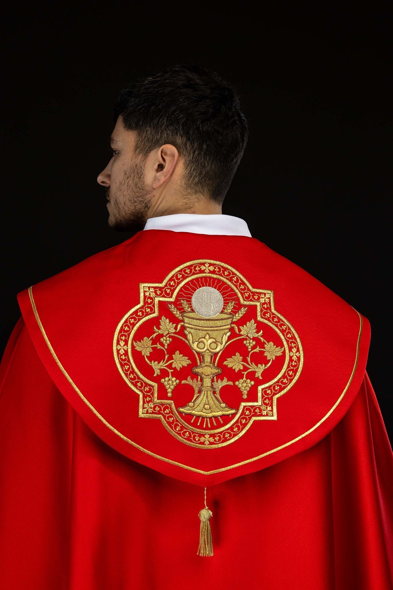 Red embroidered liturgical cope with a chalice motif KKP/013/02/20 145cm - CHASUBLES.COM