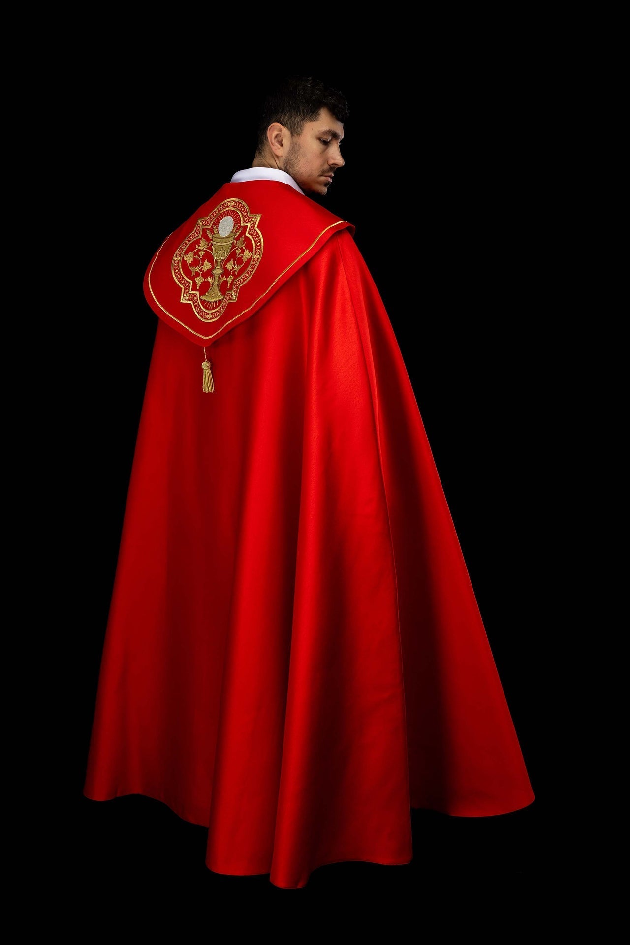 Red embroidered liturgical cope with a chalice motif KKP/013/02/20 145cm - CHASUBLES.COM