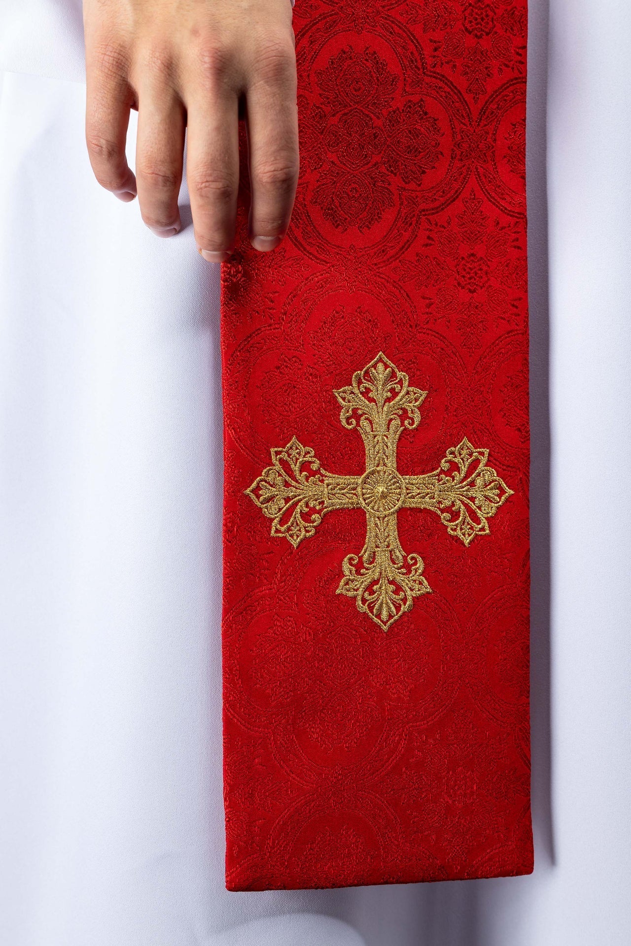 Red jacquard stole embroidered with a cross motif KST/967/02/11 - CHASUBLES.COM