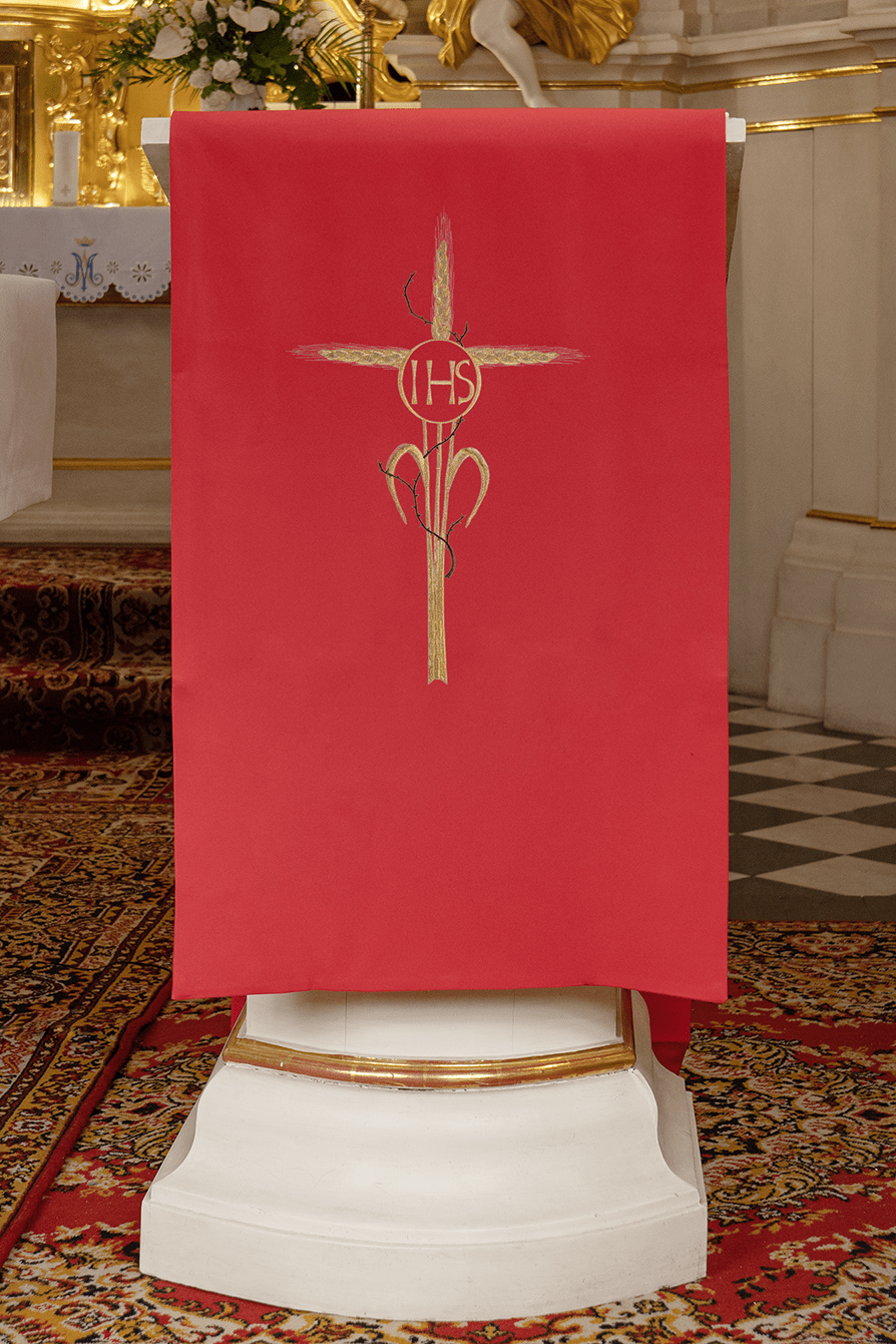 Red lectern cover with a red Cross and IHS embroidery KMO/026/02/01 CZERWONY 55*250 - HAFTINAUSA.COM