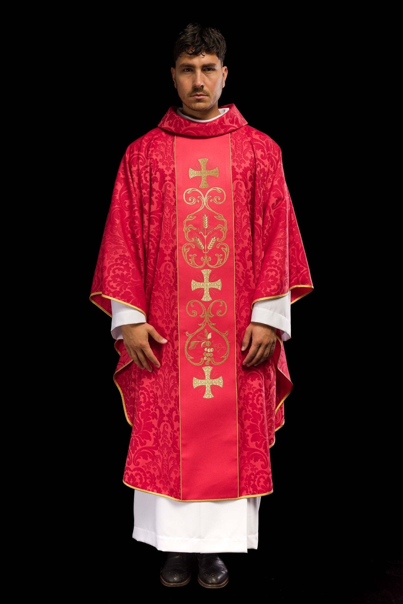 Red liturgical chasuble decorated with an embroidered belt KOR/148/02/81 - HAFTINAUSA.COM