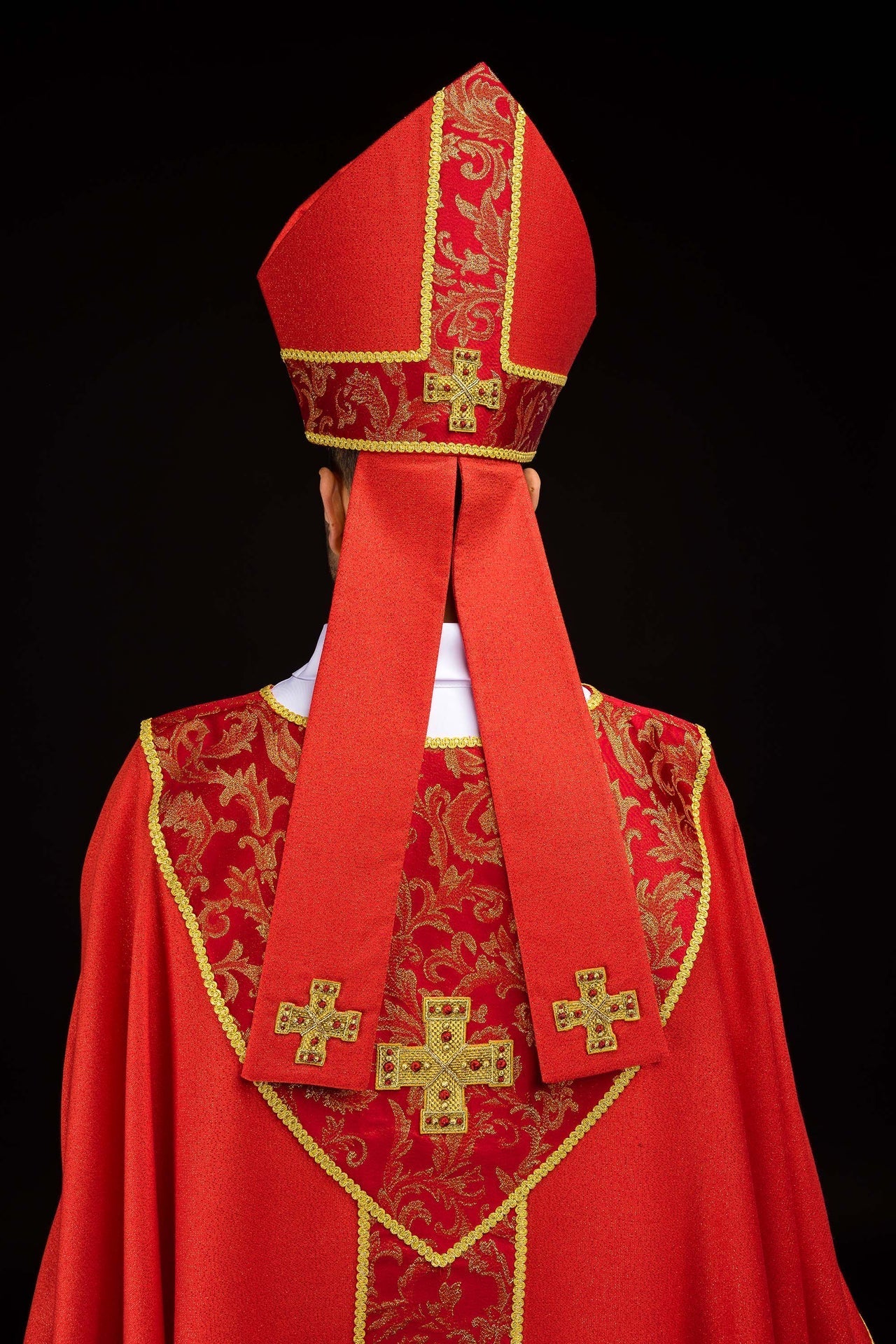Red mitre embroidered with a cross decorated with jacquard fabric LE/9075/02-1 - CHASUBLES.COM
