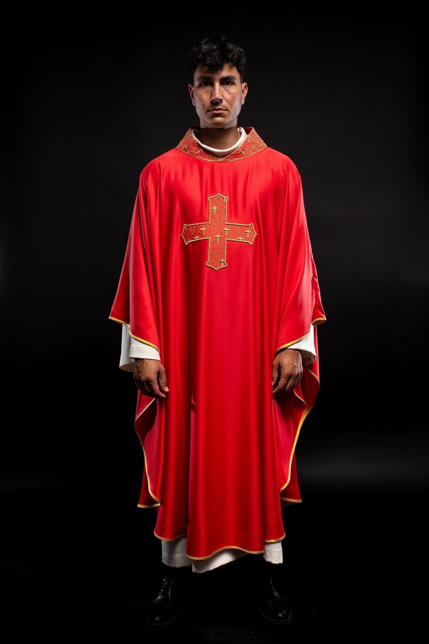 Red priest vestment with collar embroidered with gold crossess S - 7061 - 02 - 53 - HAFTINAUSA.COM