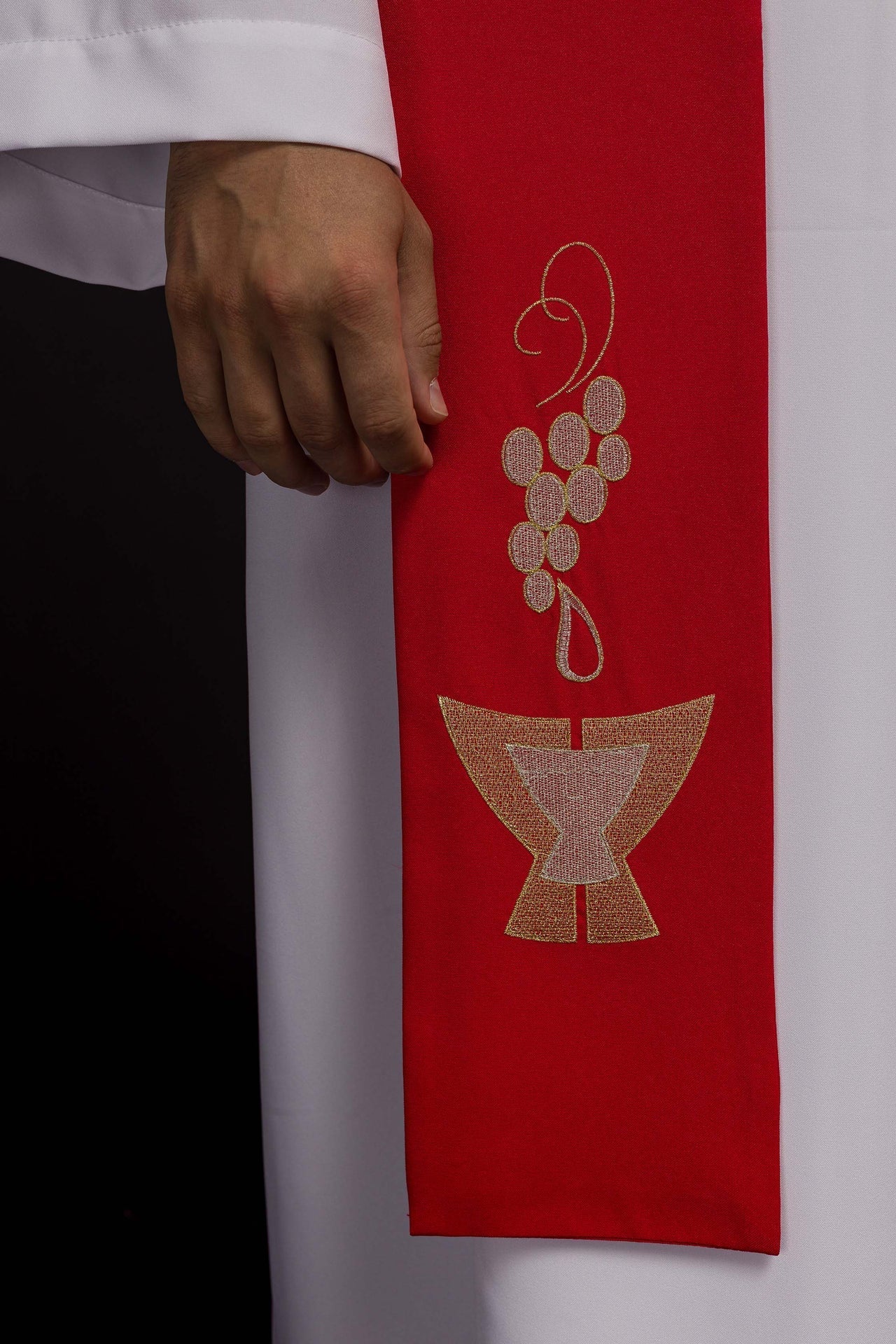 Red priest’s stole embroidered with a chalice wheat and grapes KST/009/02/01 CZERWONY - CHASUBLES.COM