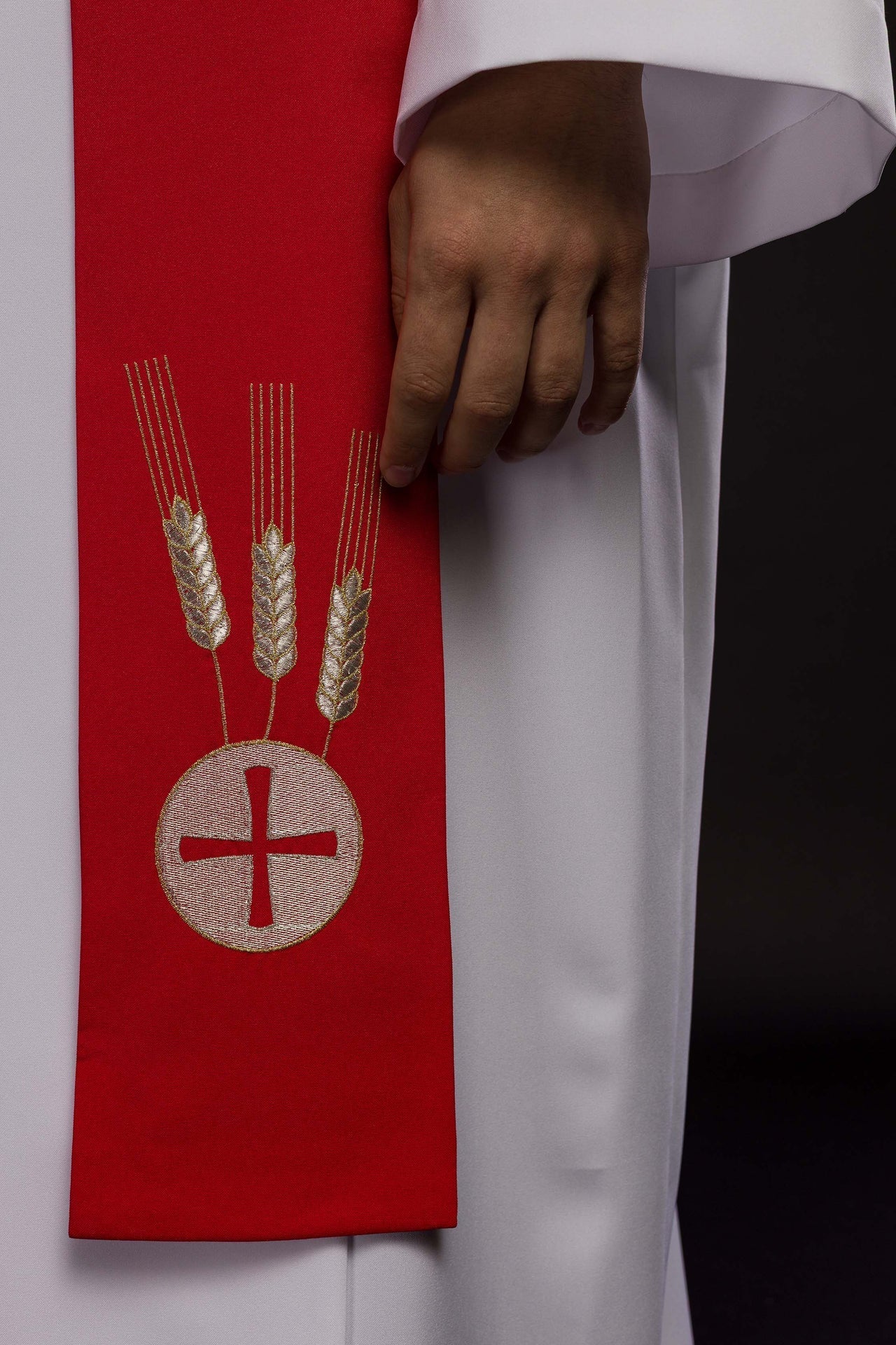 Red priest’s stole embroidered with a chalice wheat and grapes KST/009/02/01 CZERWONY - CHASUBLES.COM