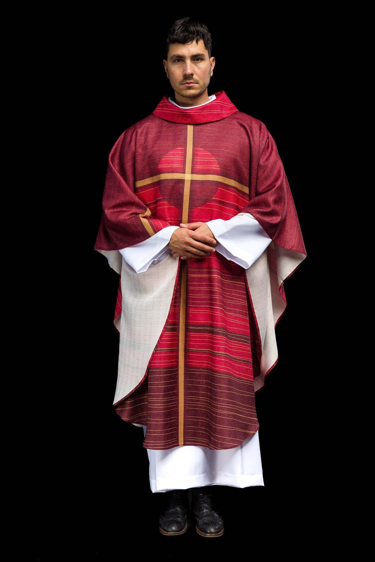 Red printed chasuble with cross motif KOD/7010/02/40 - CHASUBLES.COM