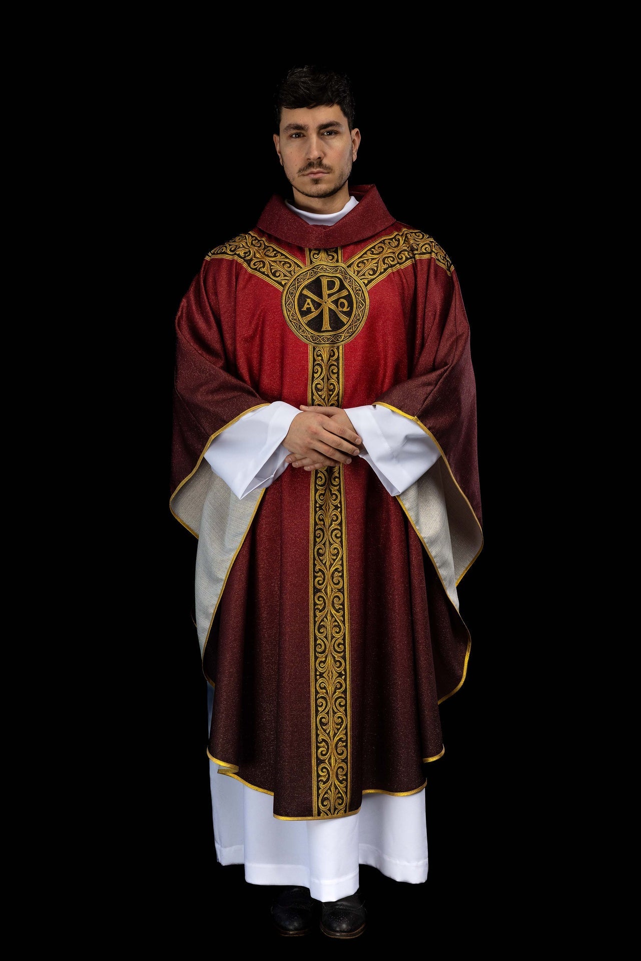 Red printed Pax chasuble with rich gold ornamentation KOD/7009/02/40 - CHASUBLES.COM