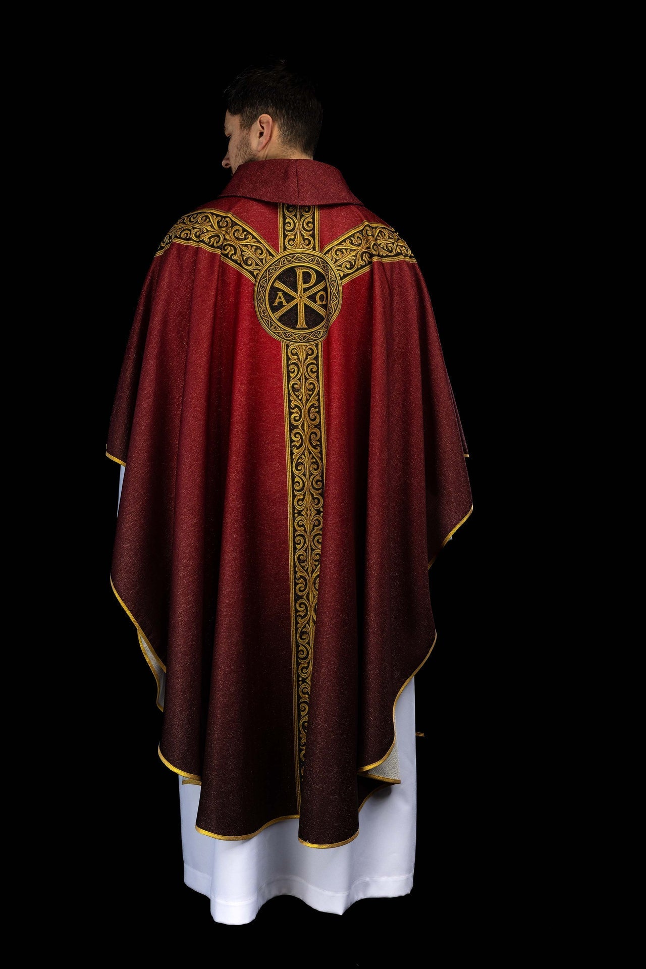 Red printed Pax chasuble with rich gold ornamentation KOD/7009/02/40 - CHASUBLES.COM